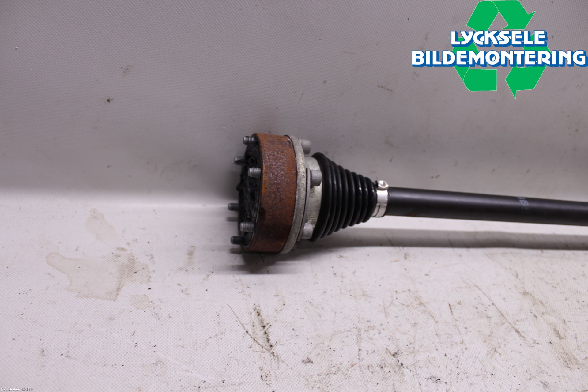 Volkswagen VW PASSAT 15-19 Drivaxel Bak Höger