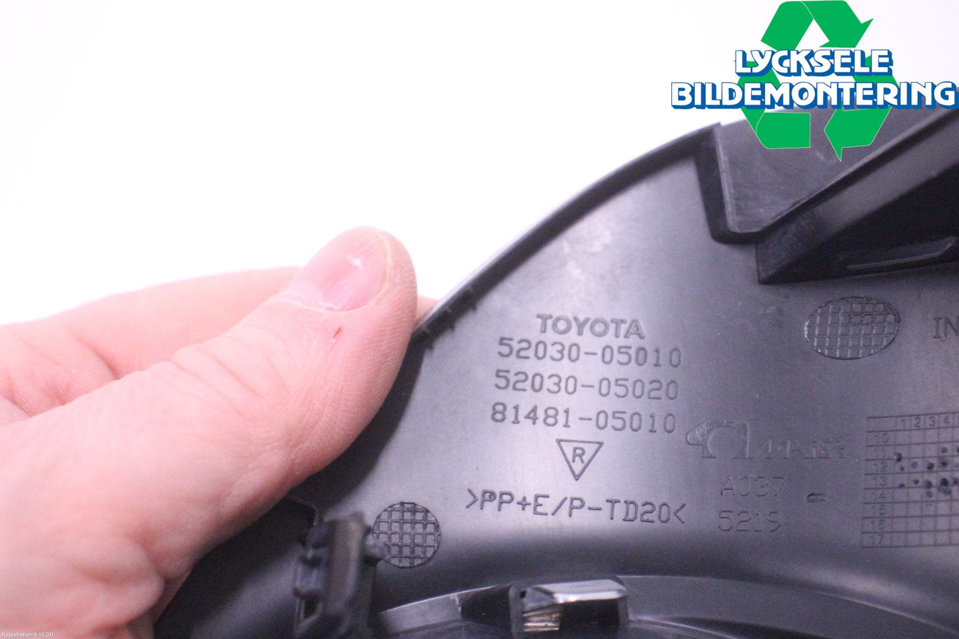 Toyota AVENSIS 09-15 Dimljussarg Fram