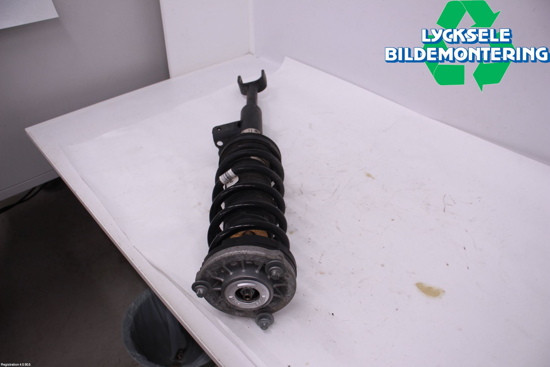 BMW 5 G30/G31/F90 17-23 Fjäderben Fram Vänster