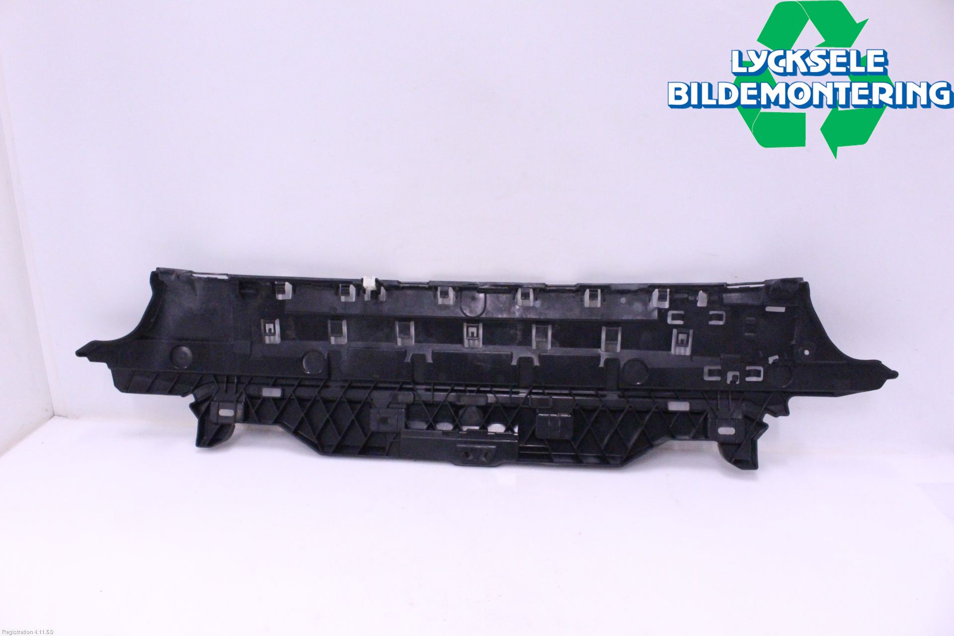 BMW 5 G30/G31/F90 17-23 Hasplåt Plåt-Plast