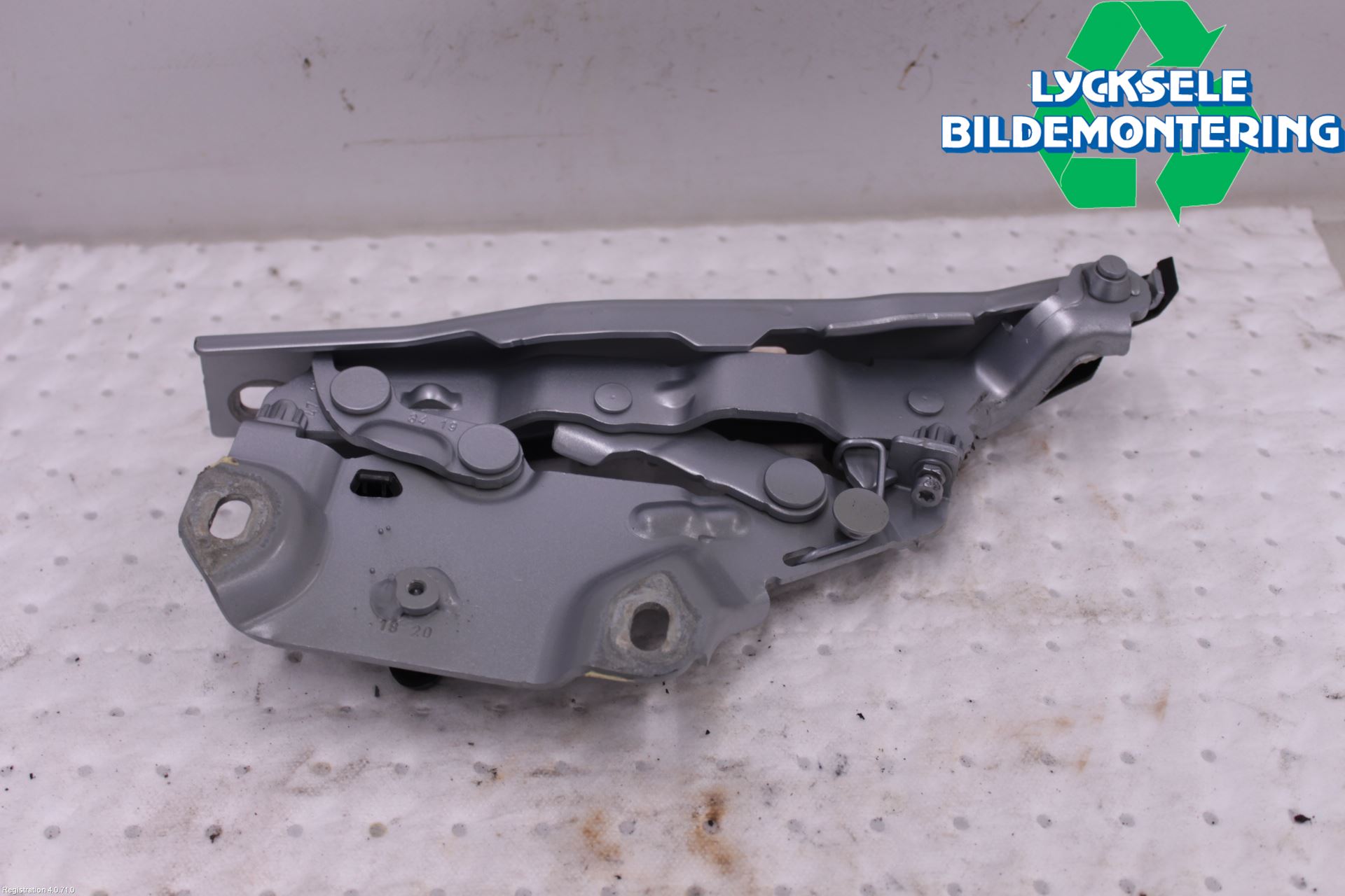 Audi A7 Sportback 4K 18- Huvgångjärn