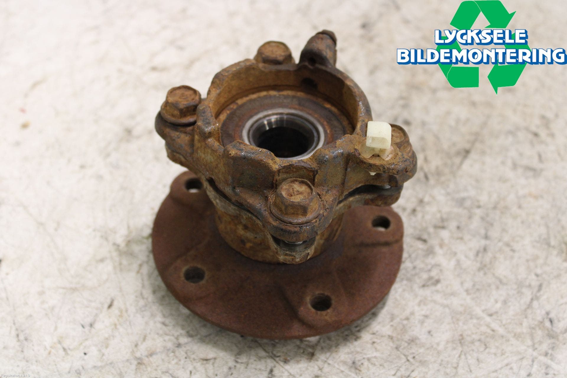 Suzuki ACROSS 21- Nav Bak