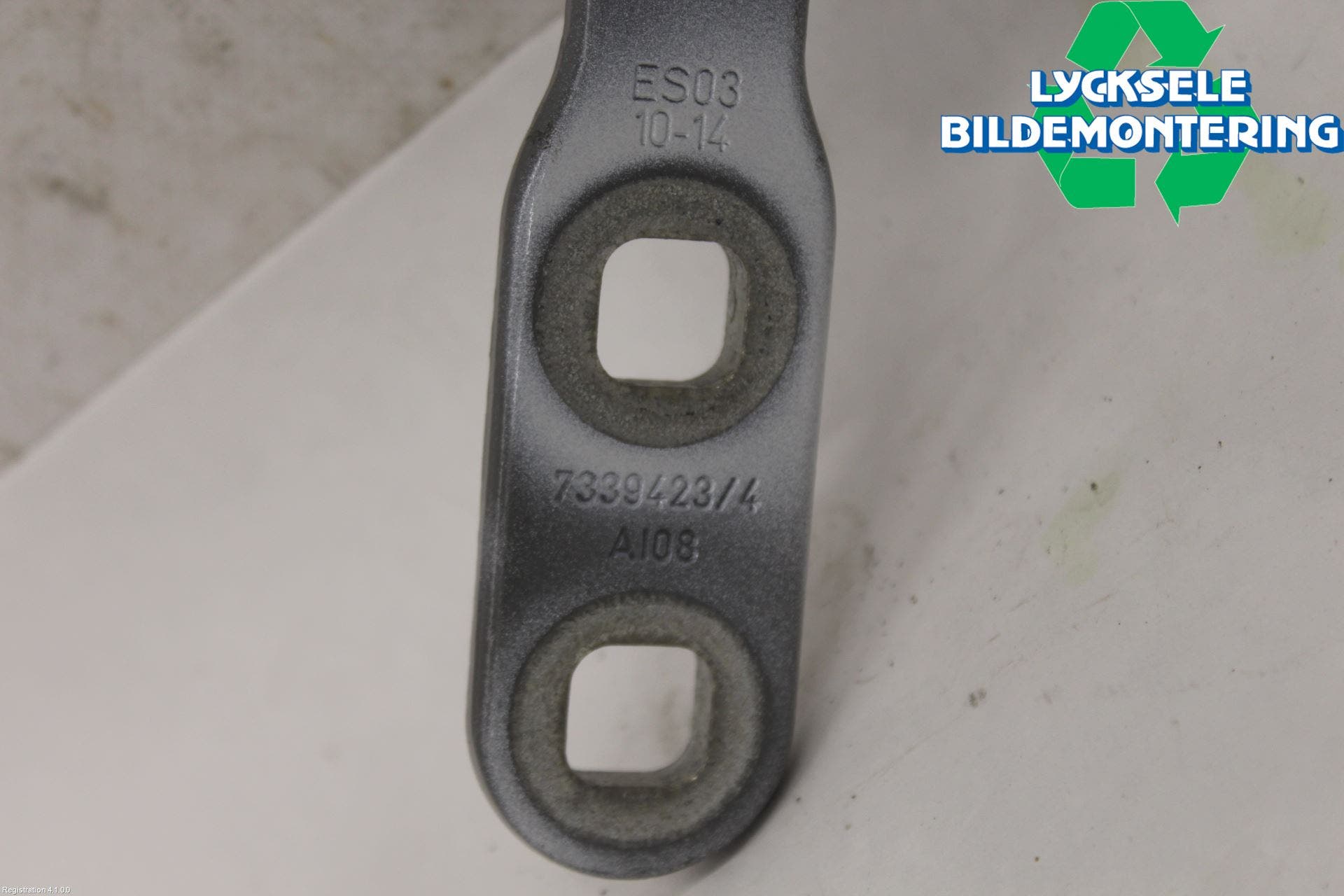 BMW X4 F26 14-18 Bakluckegångjärn Vä