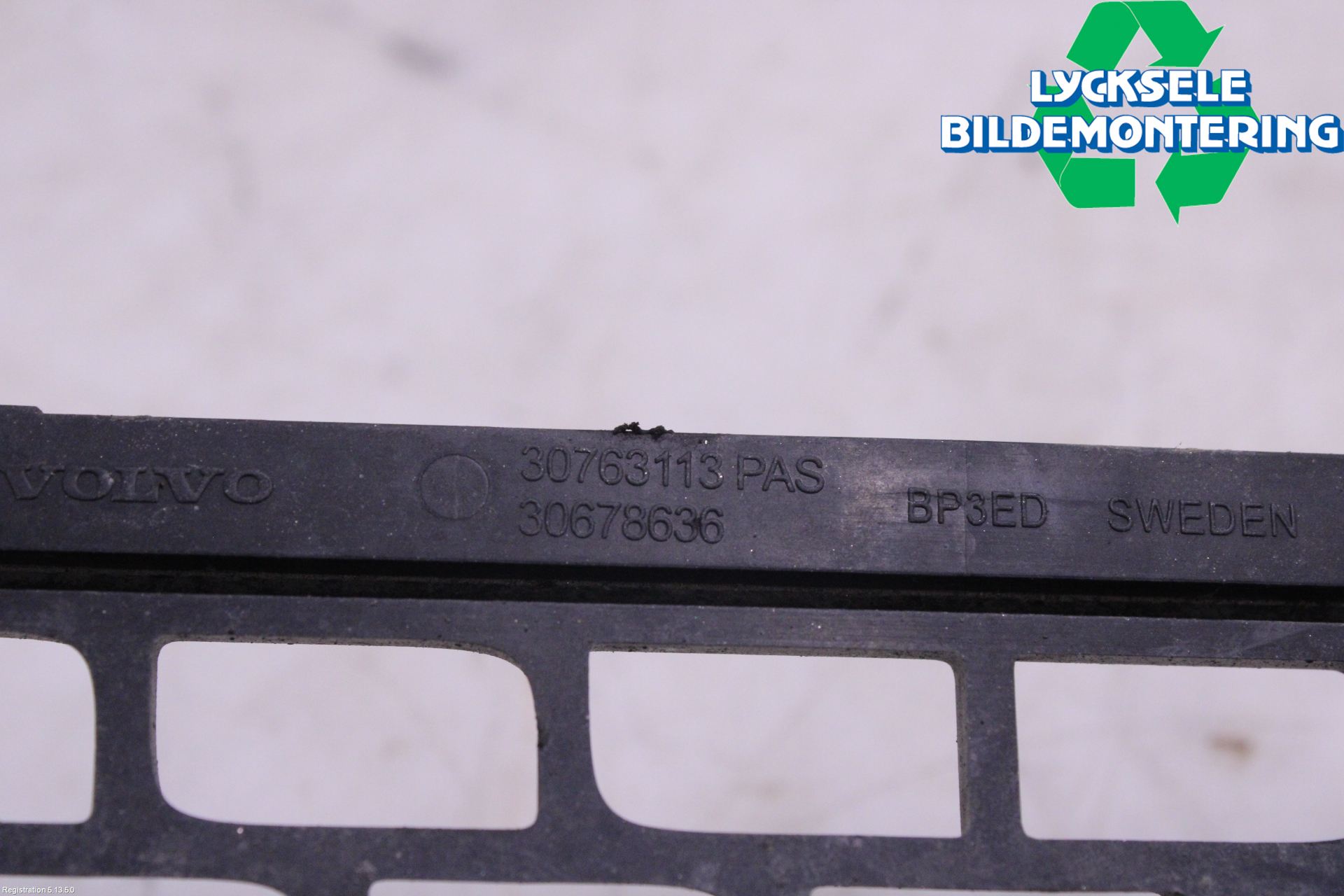 Volvo V70 08-13 Grilldel Mitt