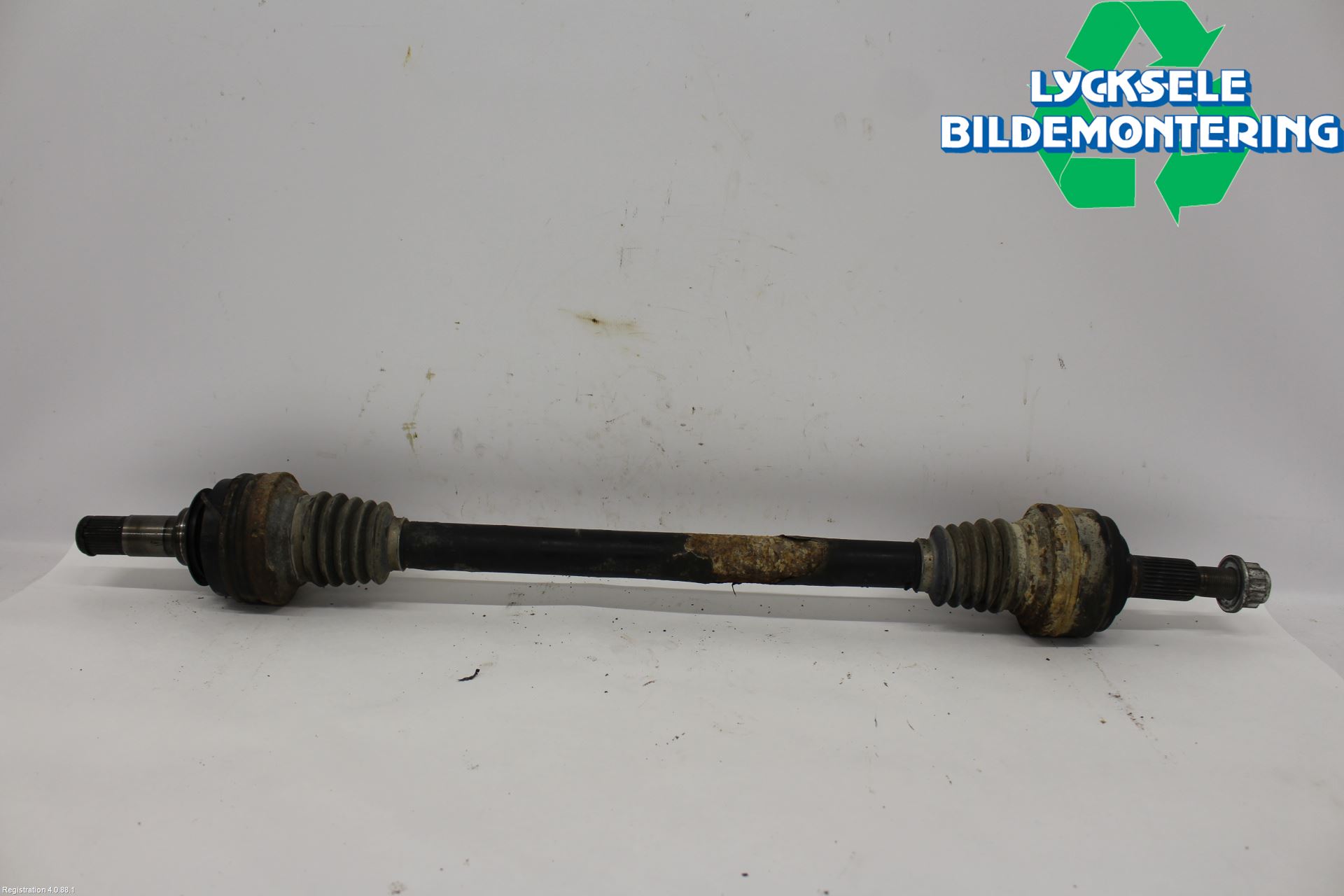 Volkswagen VW TOUAREG 7P 11-18 Drivaxel Bak Höger