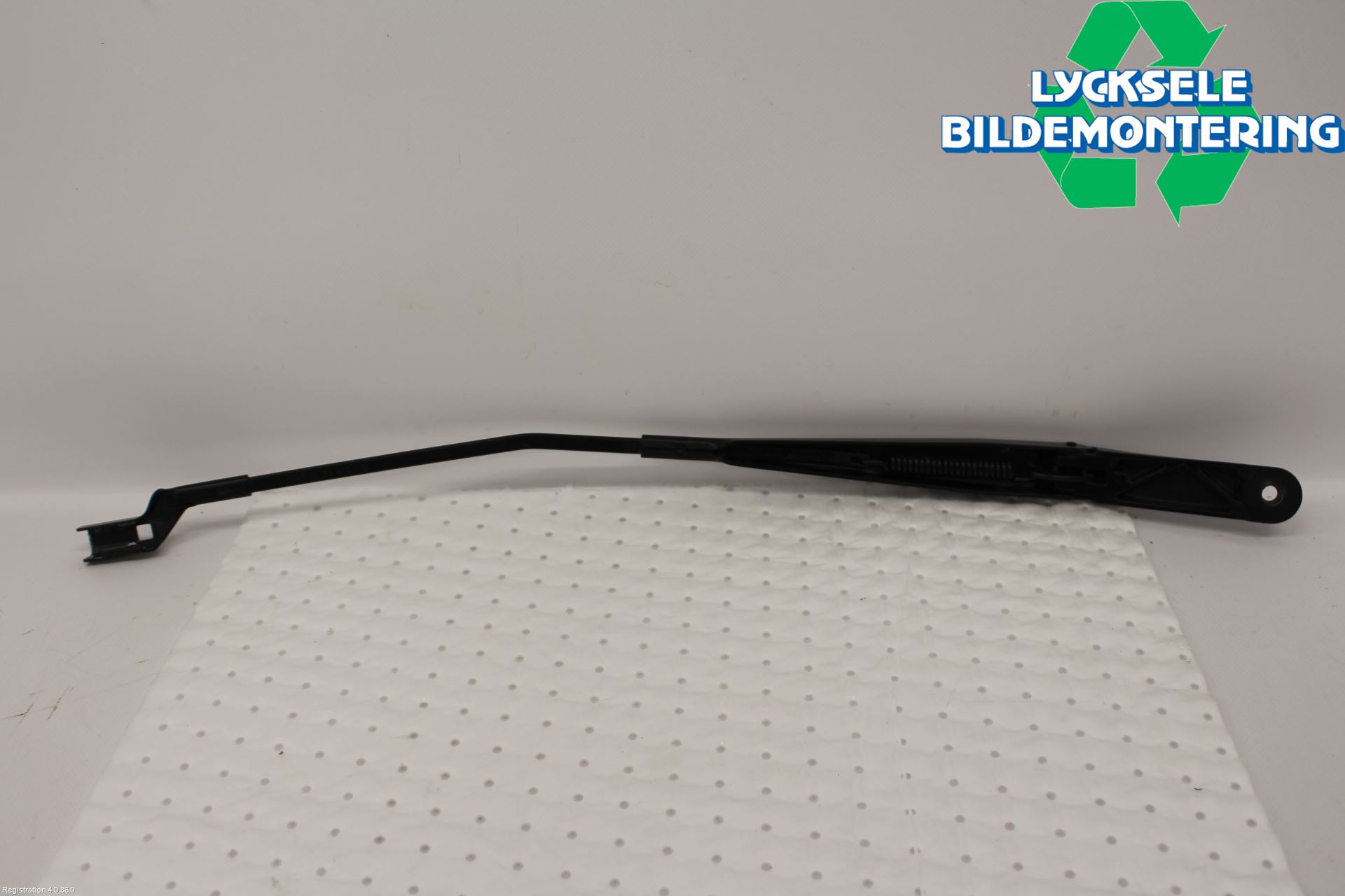 Volkswagen VW PASSAT 20-24 Torkararm Armar Vindruta
