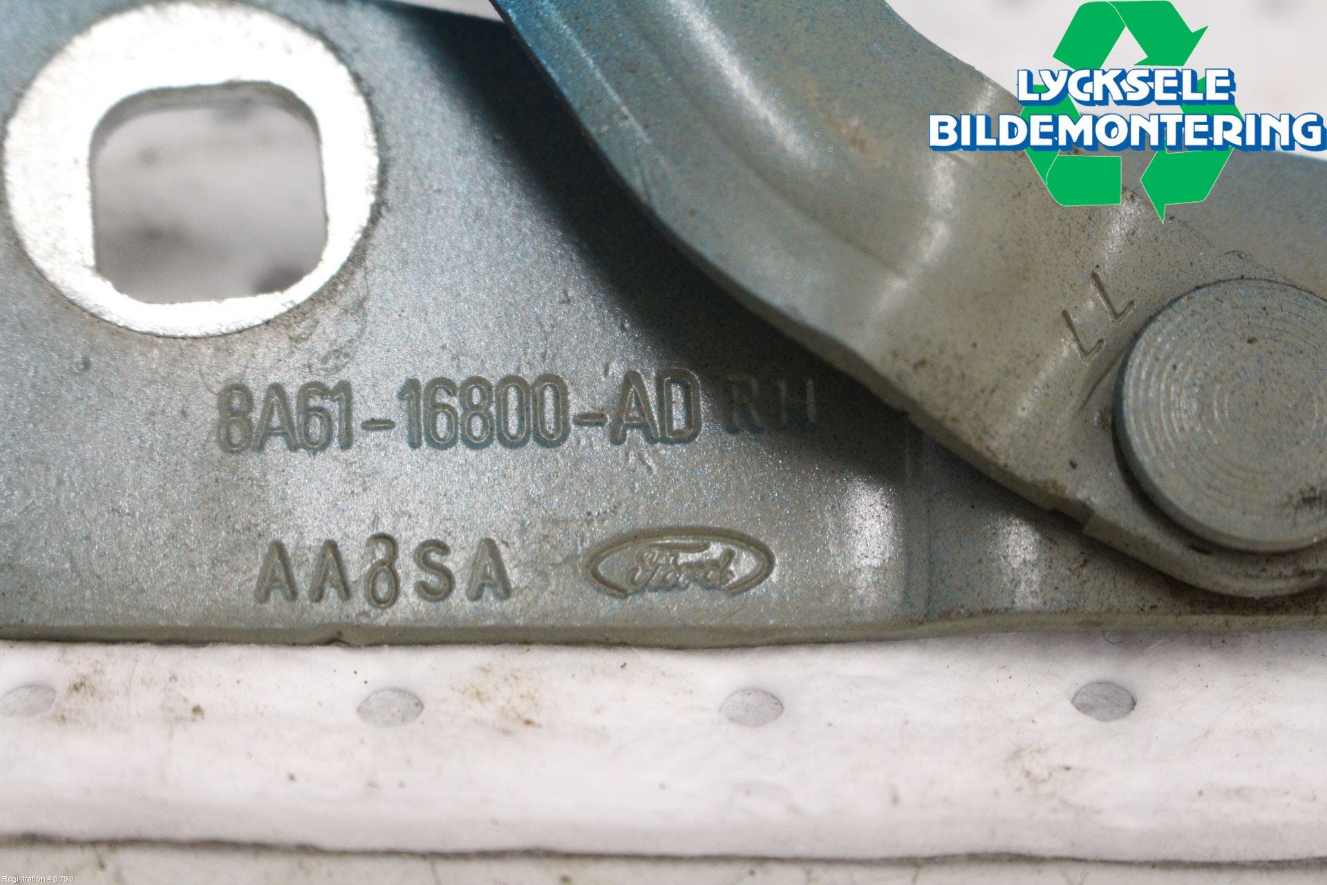 Ford FIESTA 13-17 Huvgångjärn