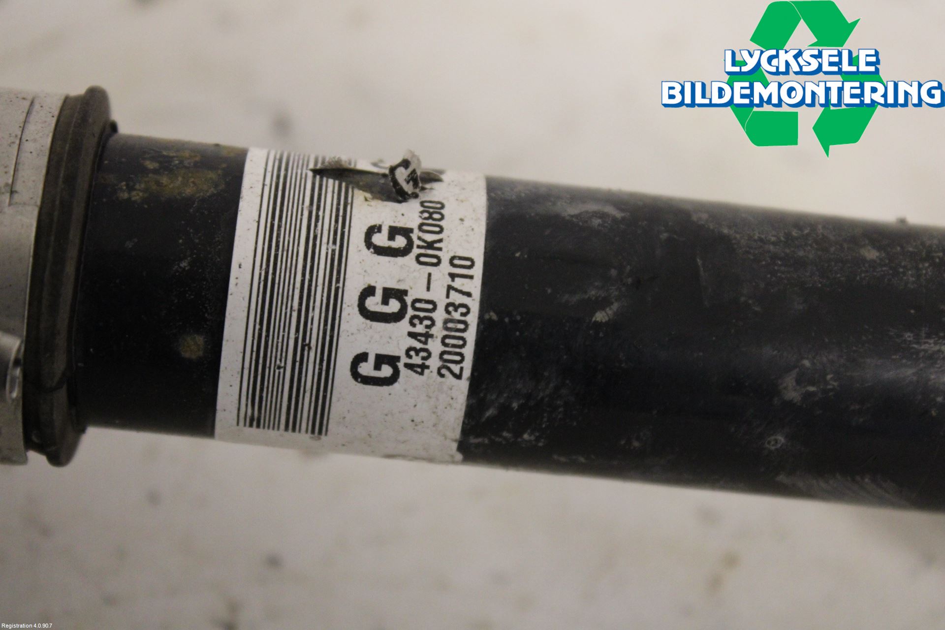 Toyota HILUX 16- Drivaxel Fram Vänster