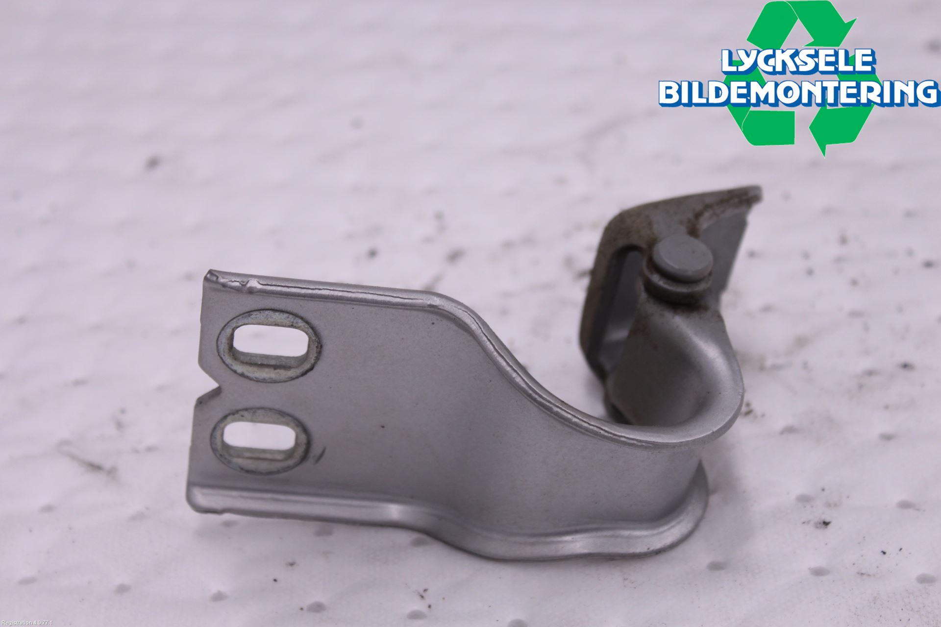 Ford KUGA 08-12 Bakluckegångjärn Vä