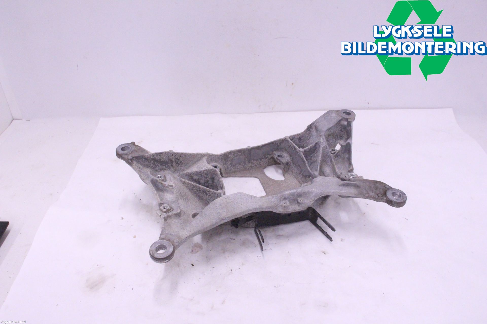 Audi A6 F2/C8 19- Växellådsbalk