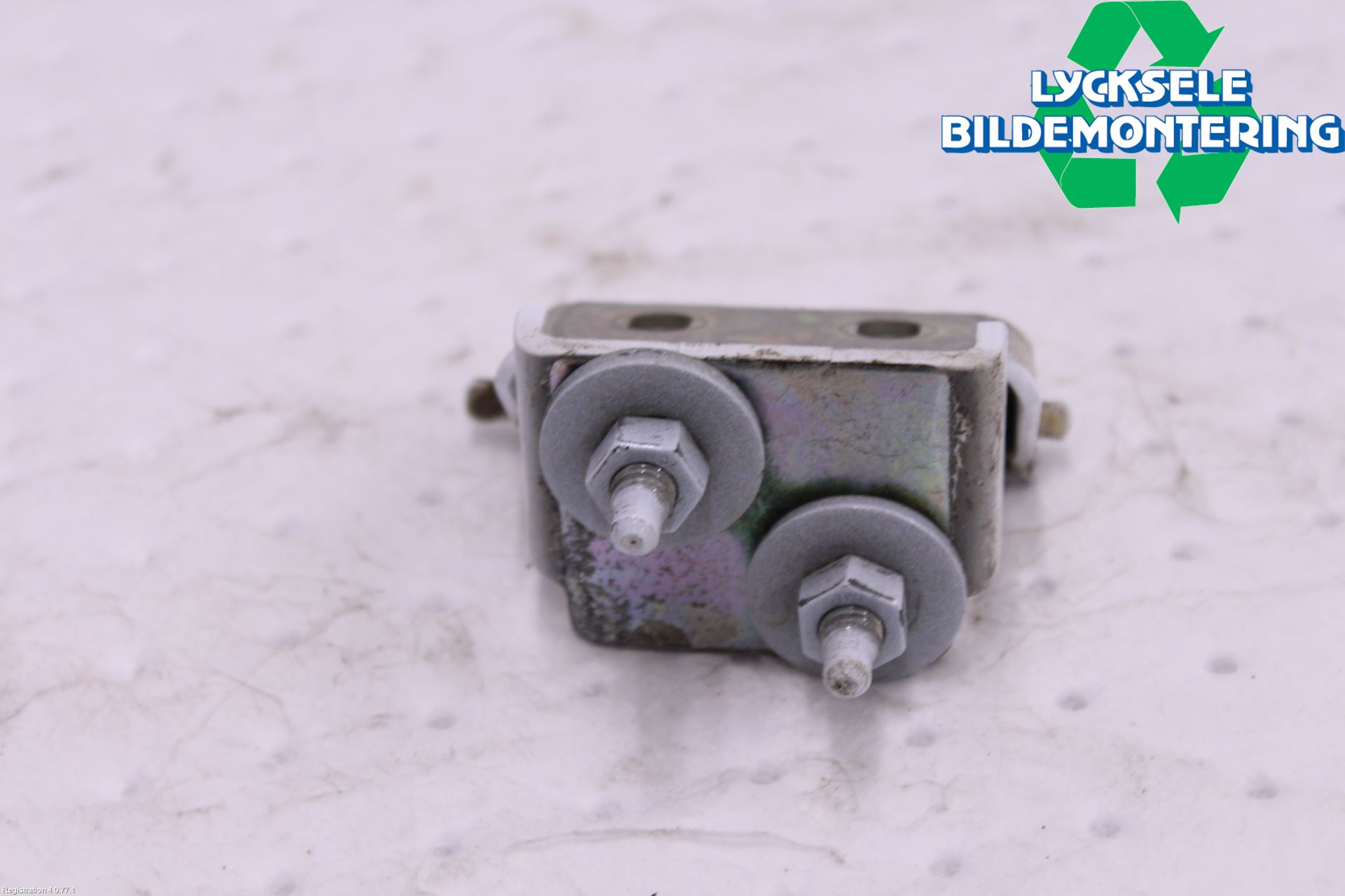 Ford FOCUS 19- Bakluckegångjärn Hö