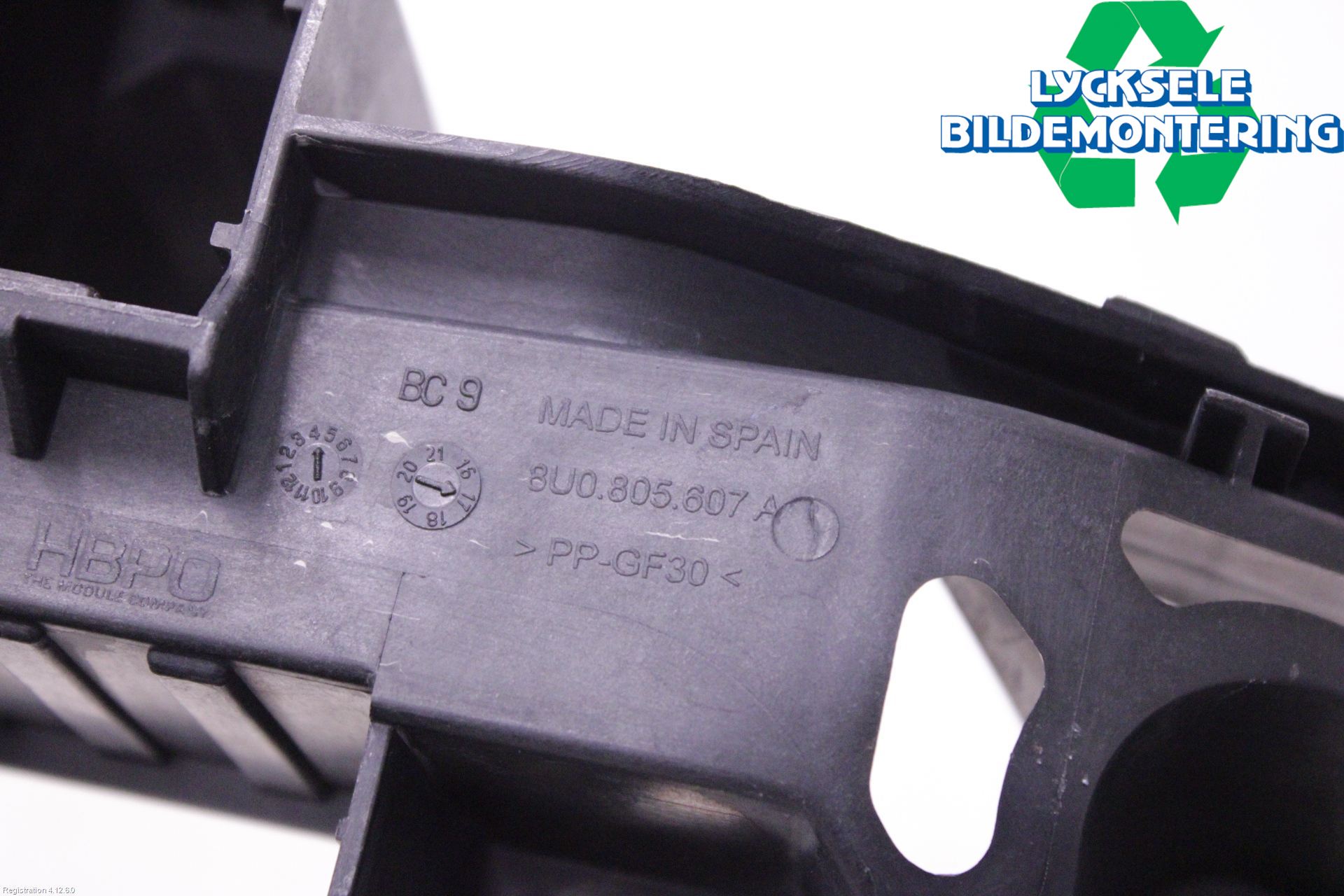 Audi Q3 8U 12-18 Strålkastarsarg Vänster