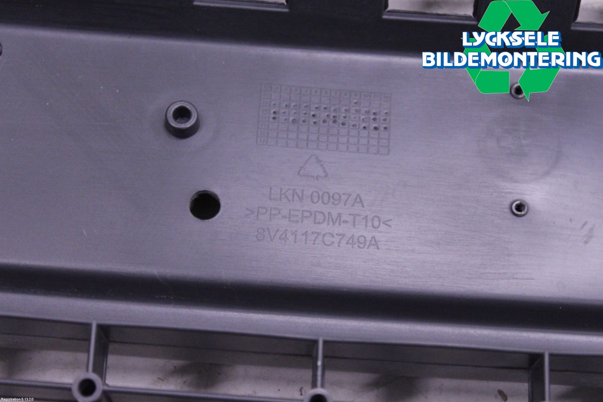 Ford KUGA 08-12 Grilldel Mitt