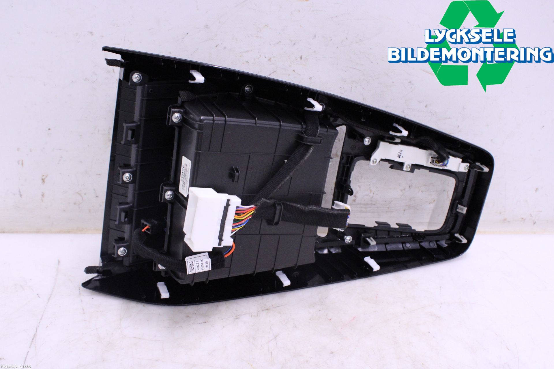 Kia STONIC 18->> Instrumentkonsoll Mitt