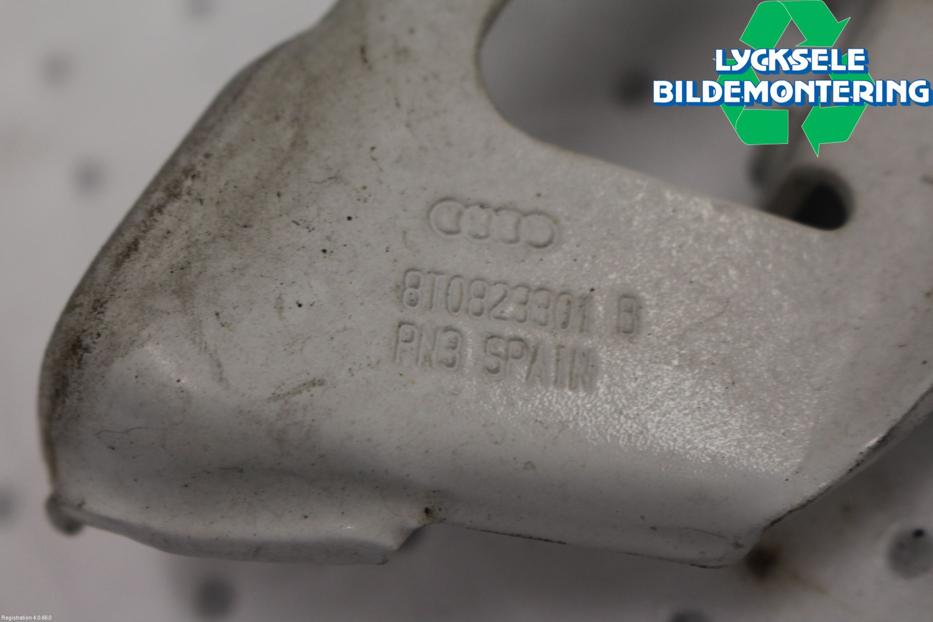 Audi A5 07-16 Huvgångjärn