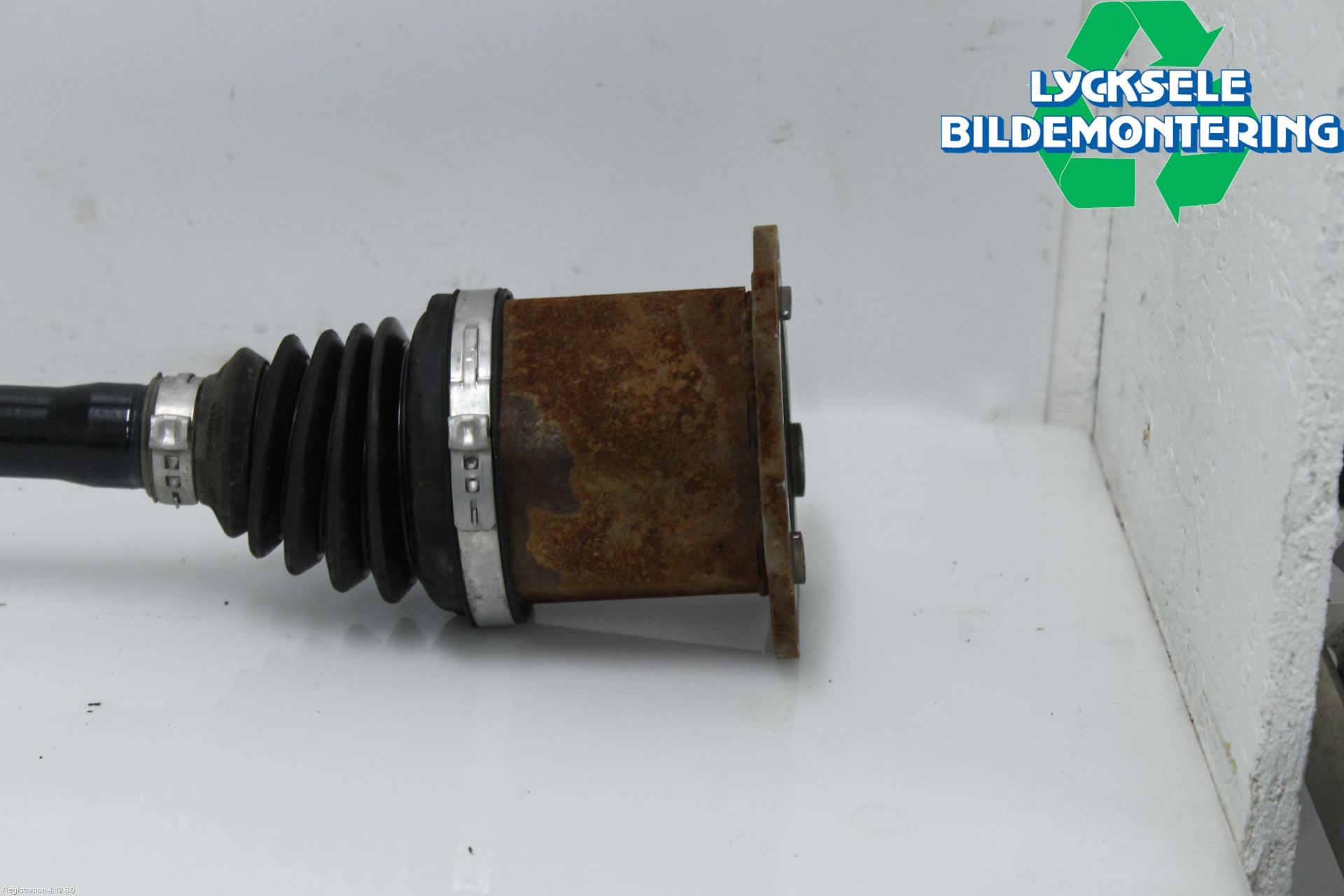 Volkswagen VW GOLF SPORTSVAN 15-20 Drivaxel Fram Höger