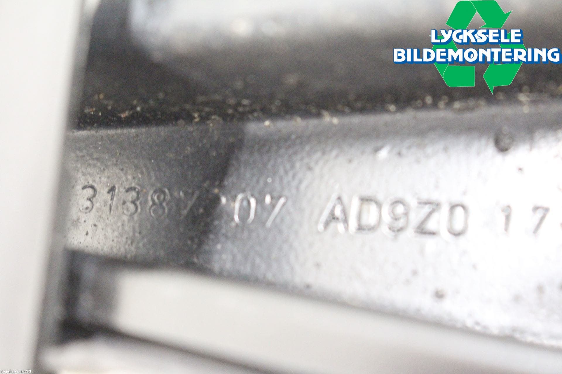 Volvo V90 17->> Bärarm Bak Höger