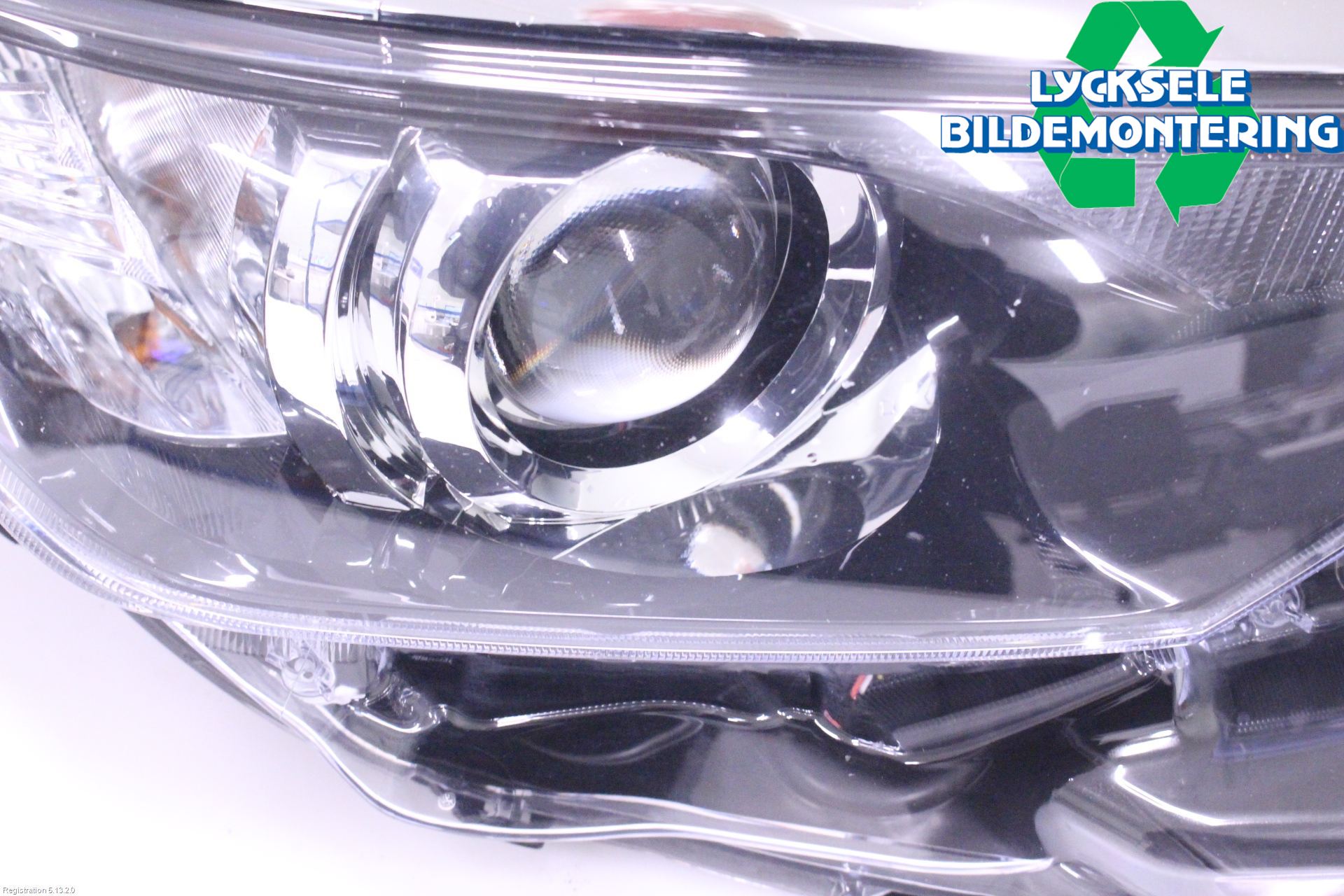 Toyota AURIS 13-19 Strålkastare Höger