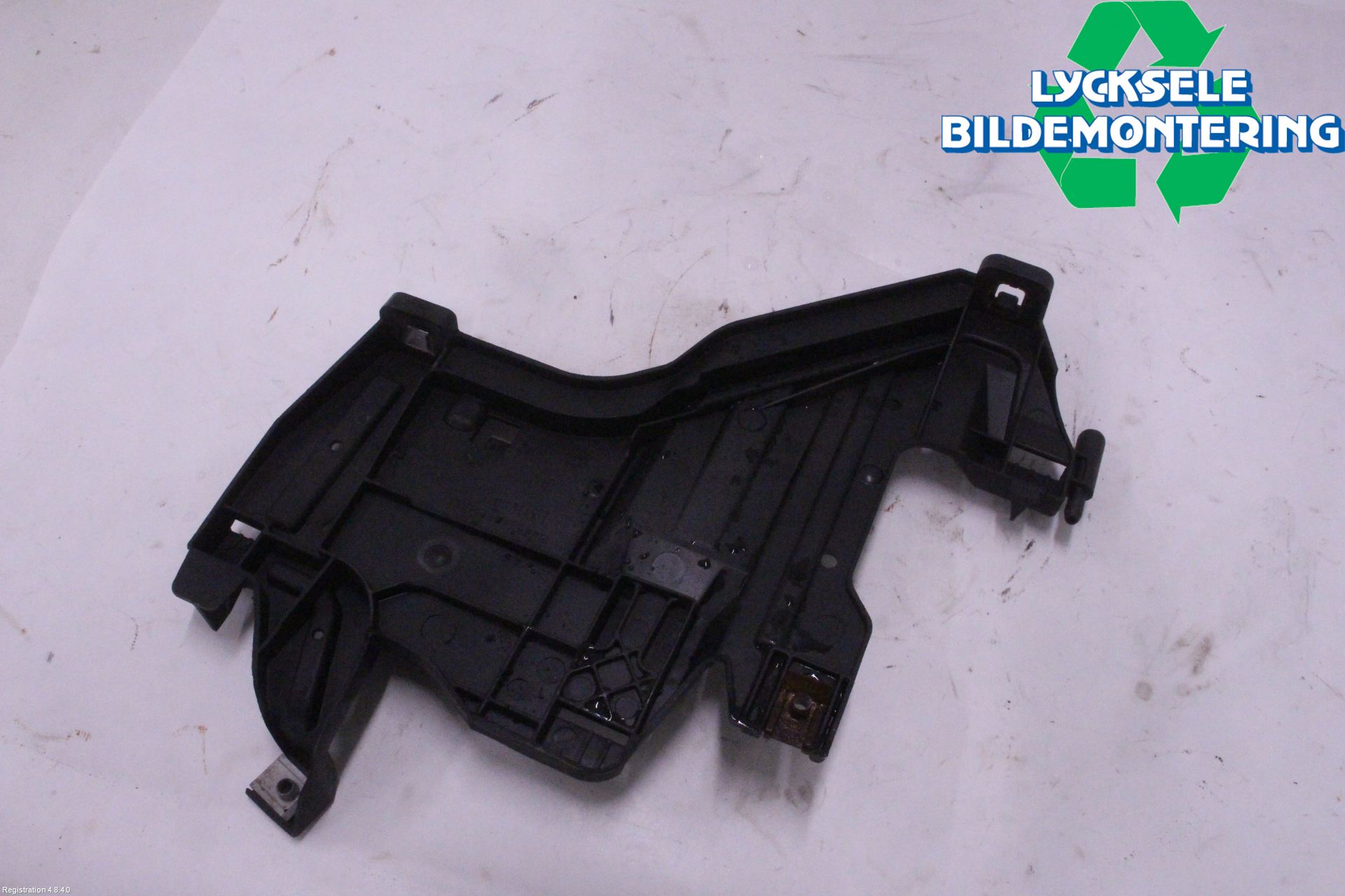 Audi A4/S4 08-11 Strålkastarsarg Höger