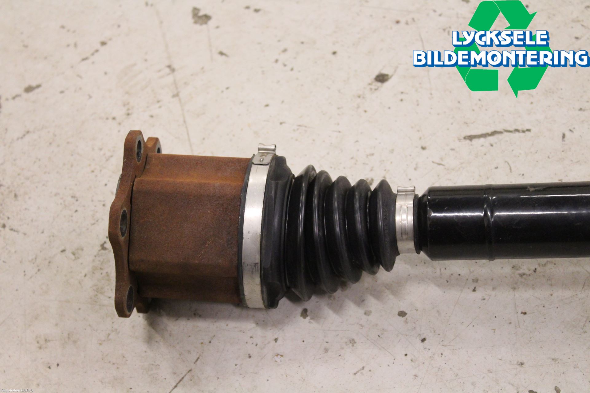 Volkswagen VW PASSAT 15-19 Drivaxel Fram Höger