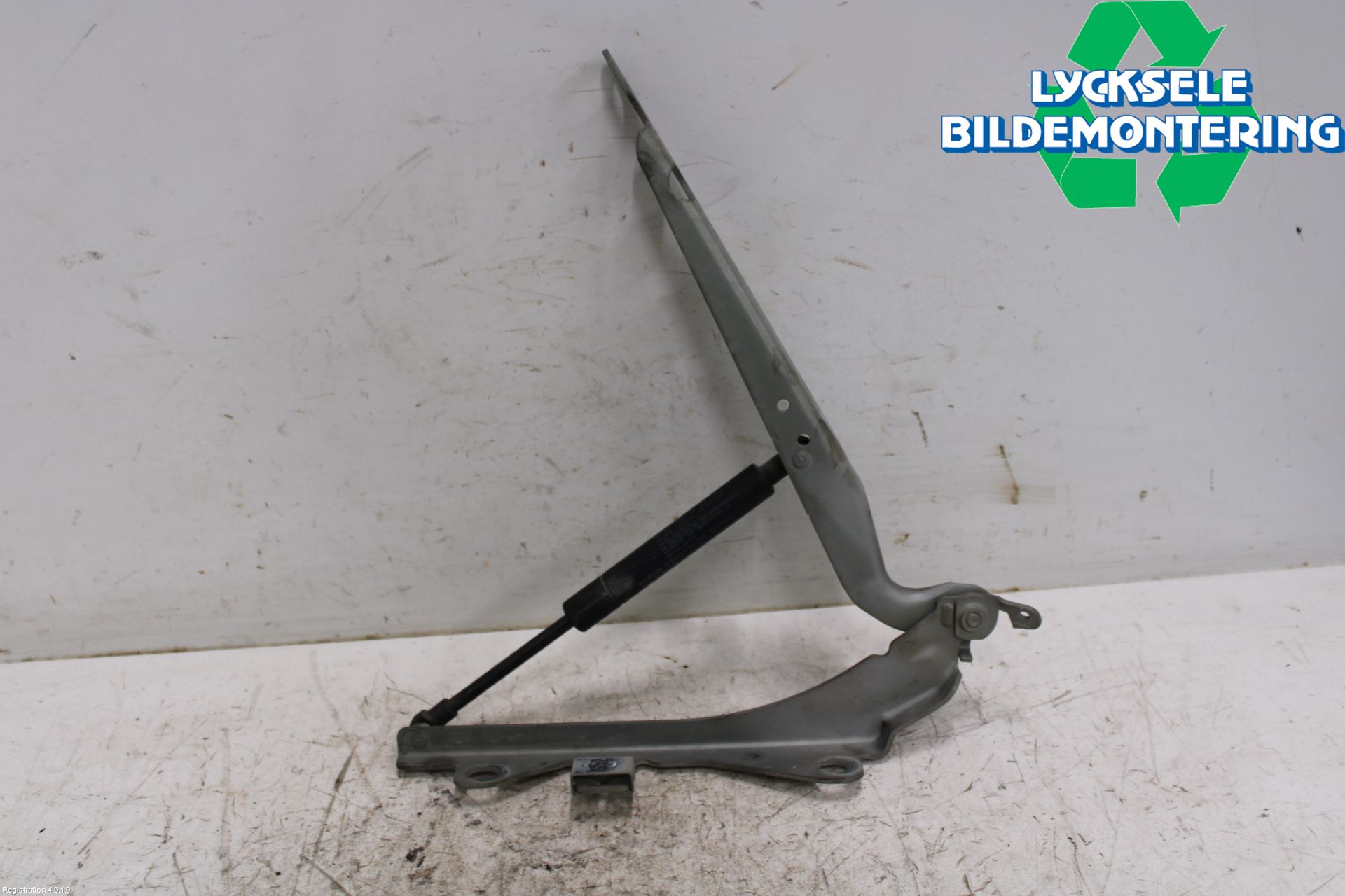Volvo V70 05-08 Huvgångjärn