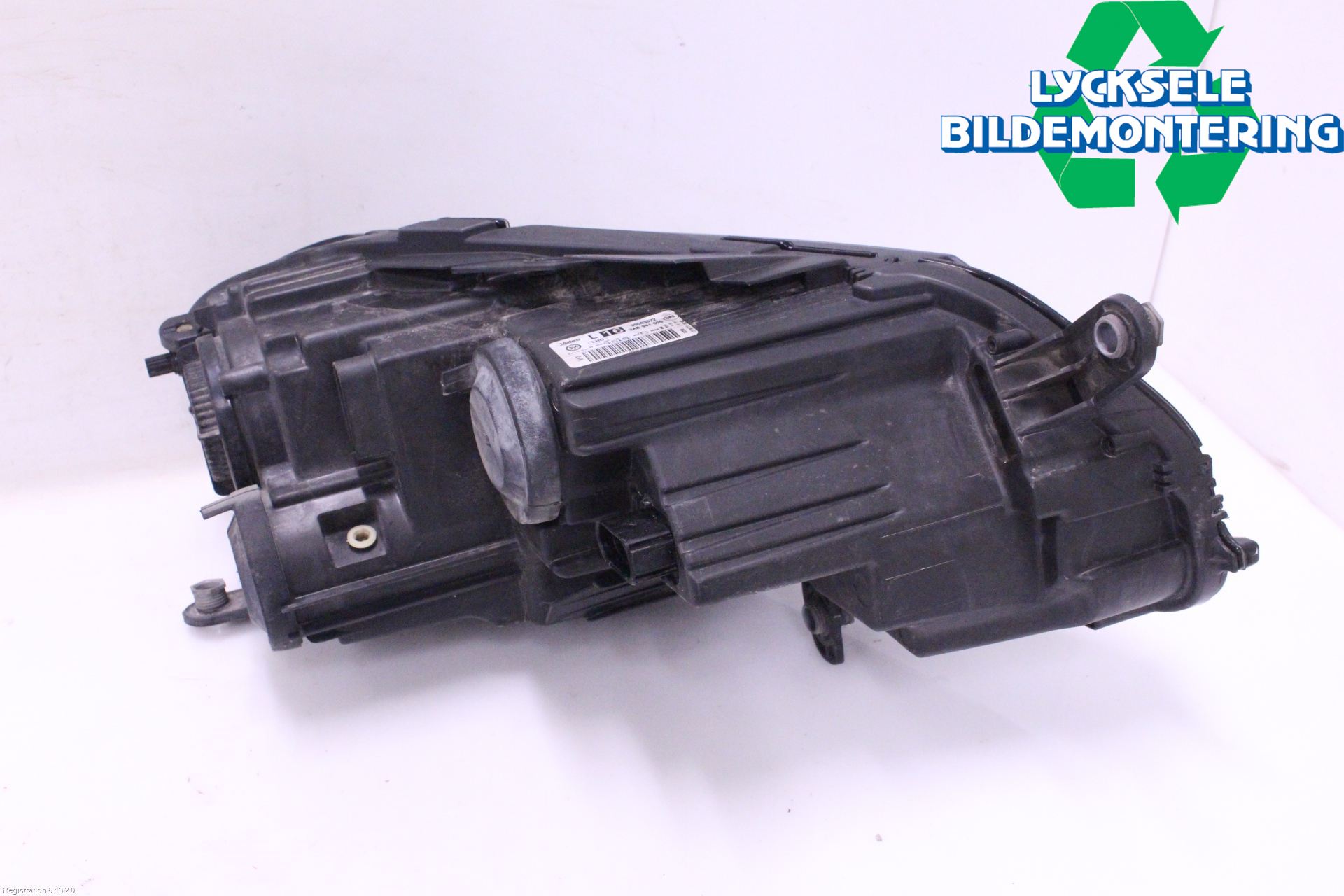 Volkswagen VW PASSAT 11-14 Strålkastare Vänster