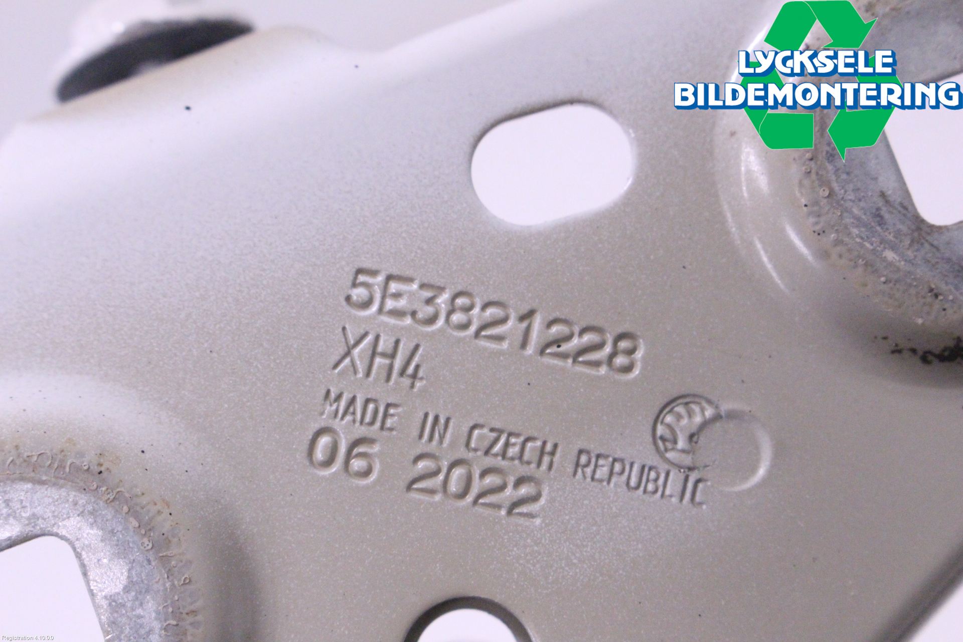 Skoda OCTAVIA (5E) 13-20 Skärmfäste Fram Hö