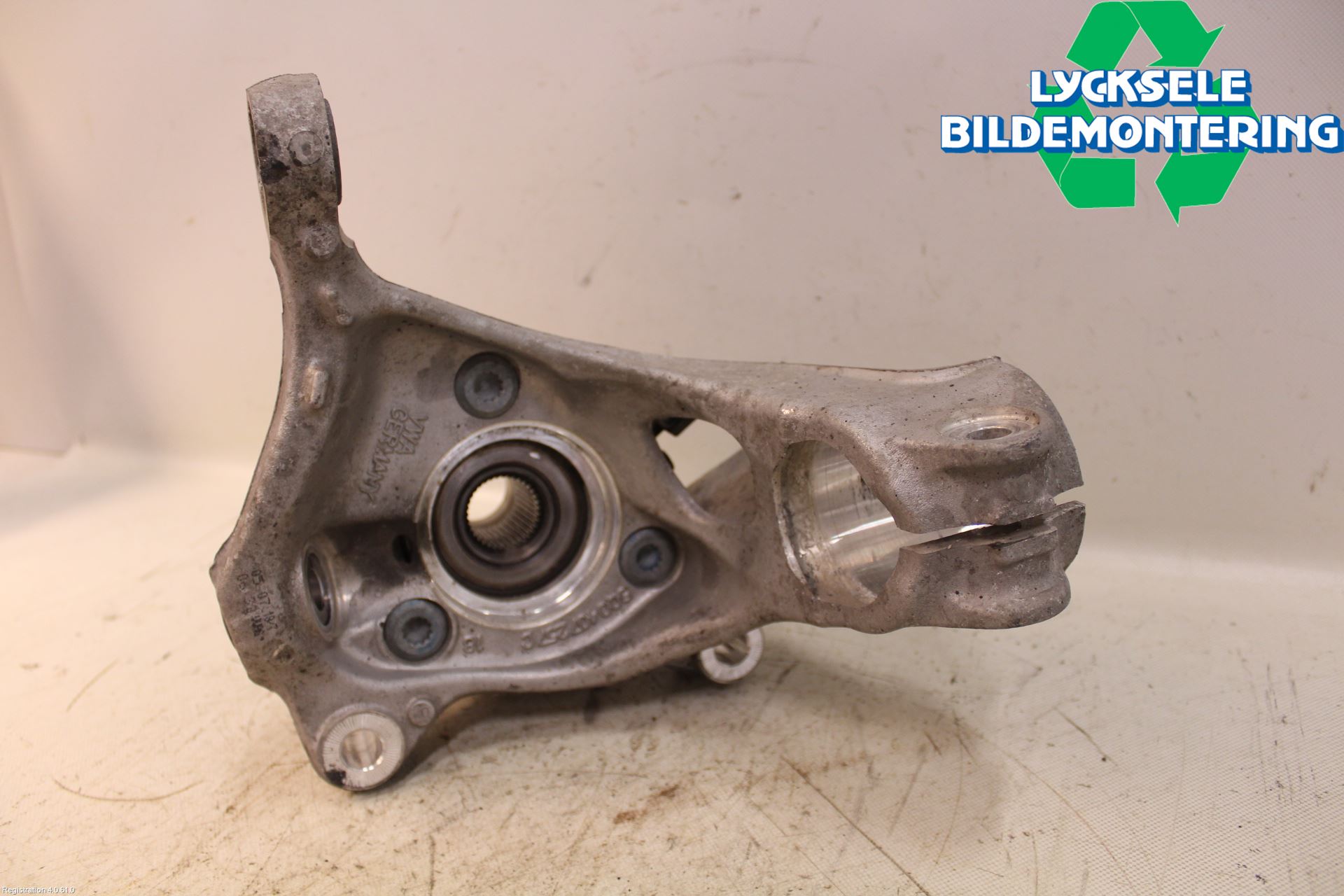 Volkswagen VW PASSAT 15-19 Styrspindel Lagerhus Vä