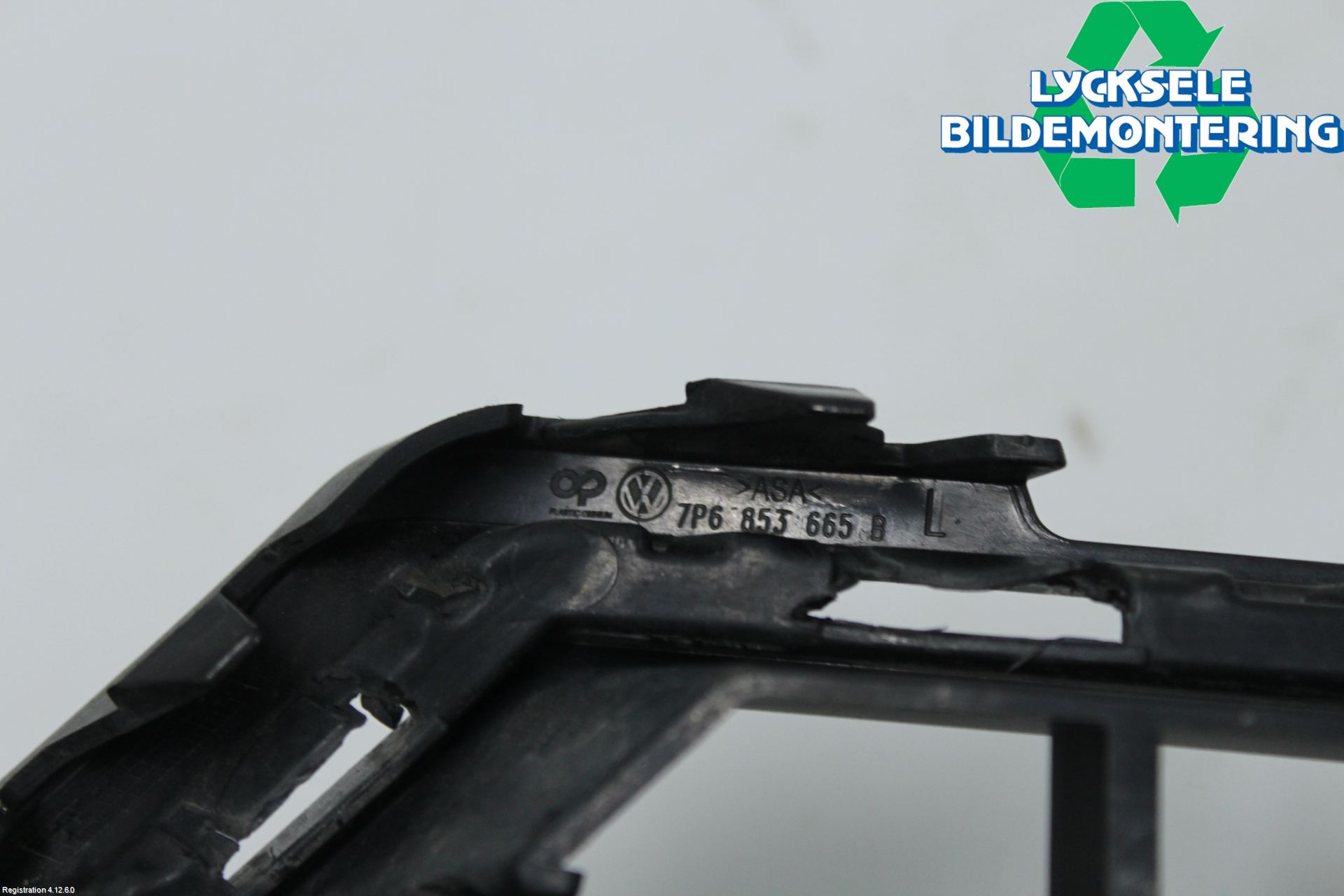 Volkswagen VW TOUAREG 7P 11-18 Grilldel Vänster
