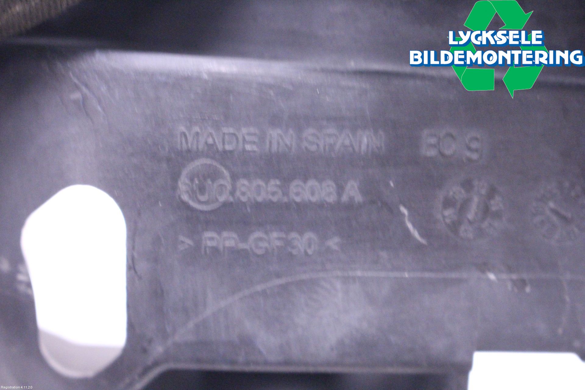 Audi Q3 8U 12-18 Strålkastarsarg Höger