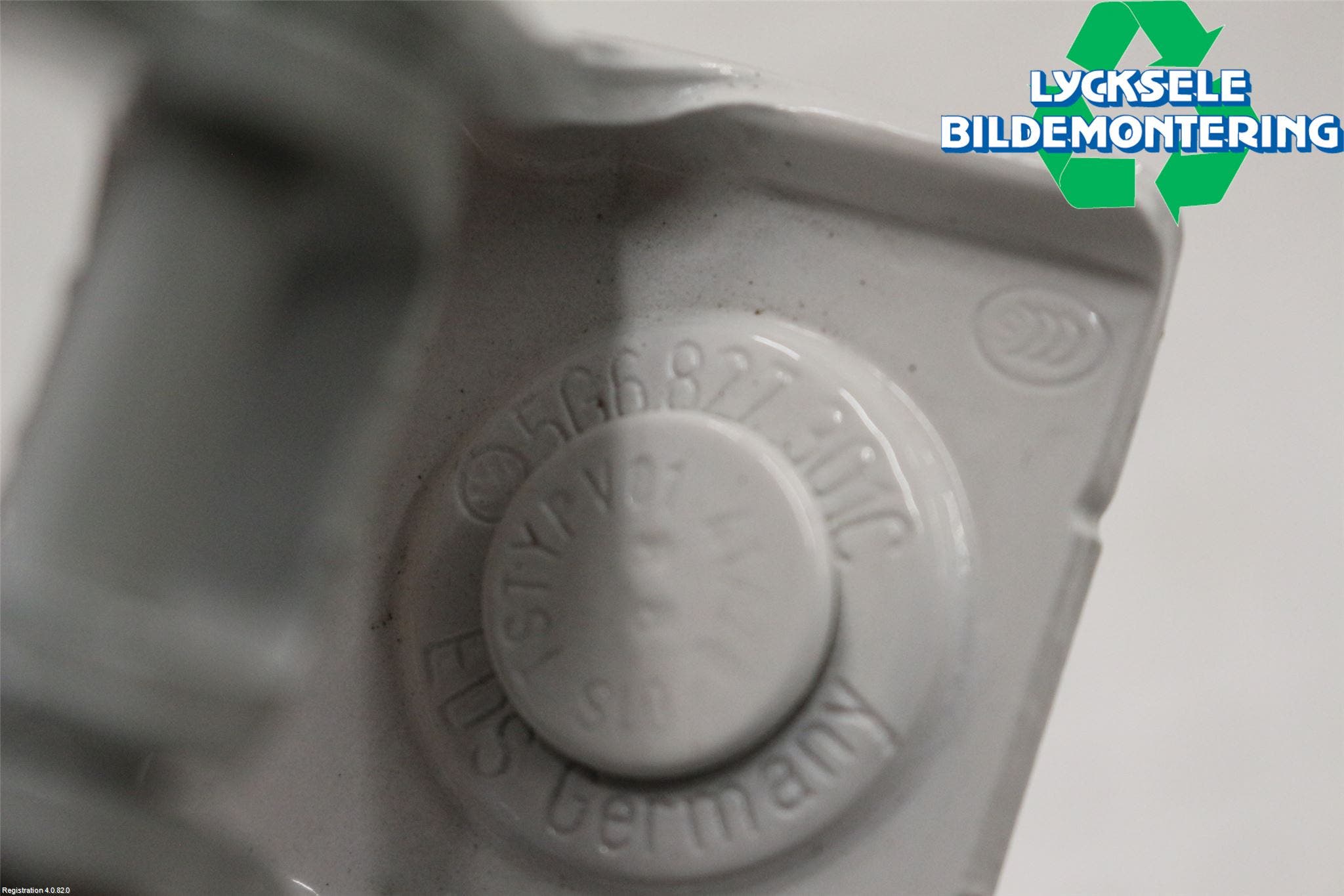 Skoda KAMIQ 20- Bakluckegångjärn Vä