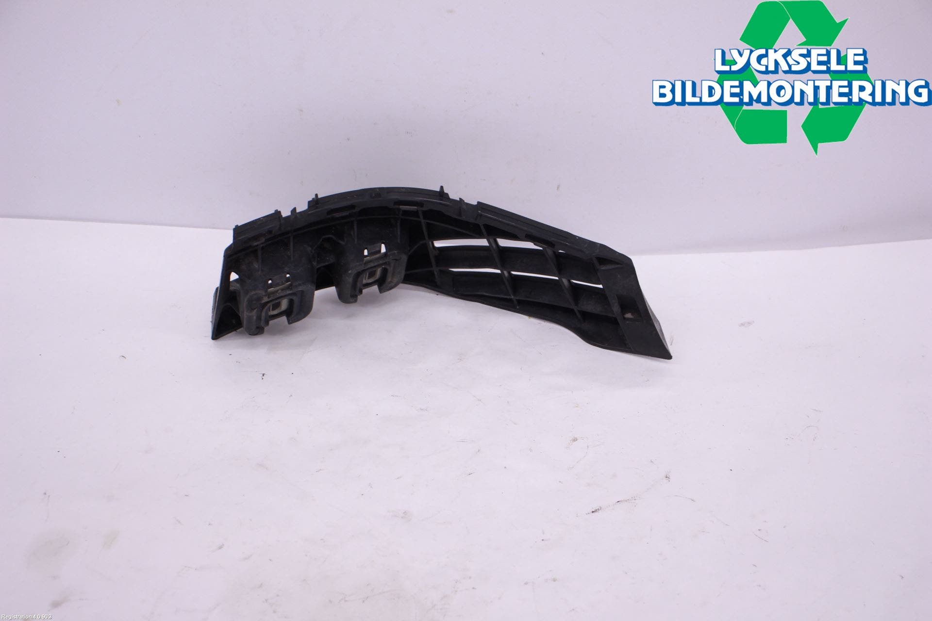 Mercedes-Benz MB E-KLASS (W212) 09-16 Stötfångarfäste Bak Vä