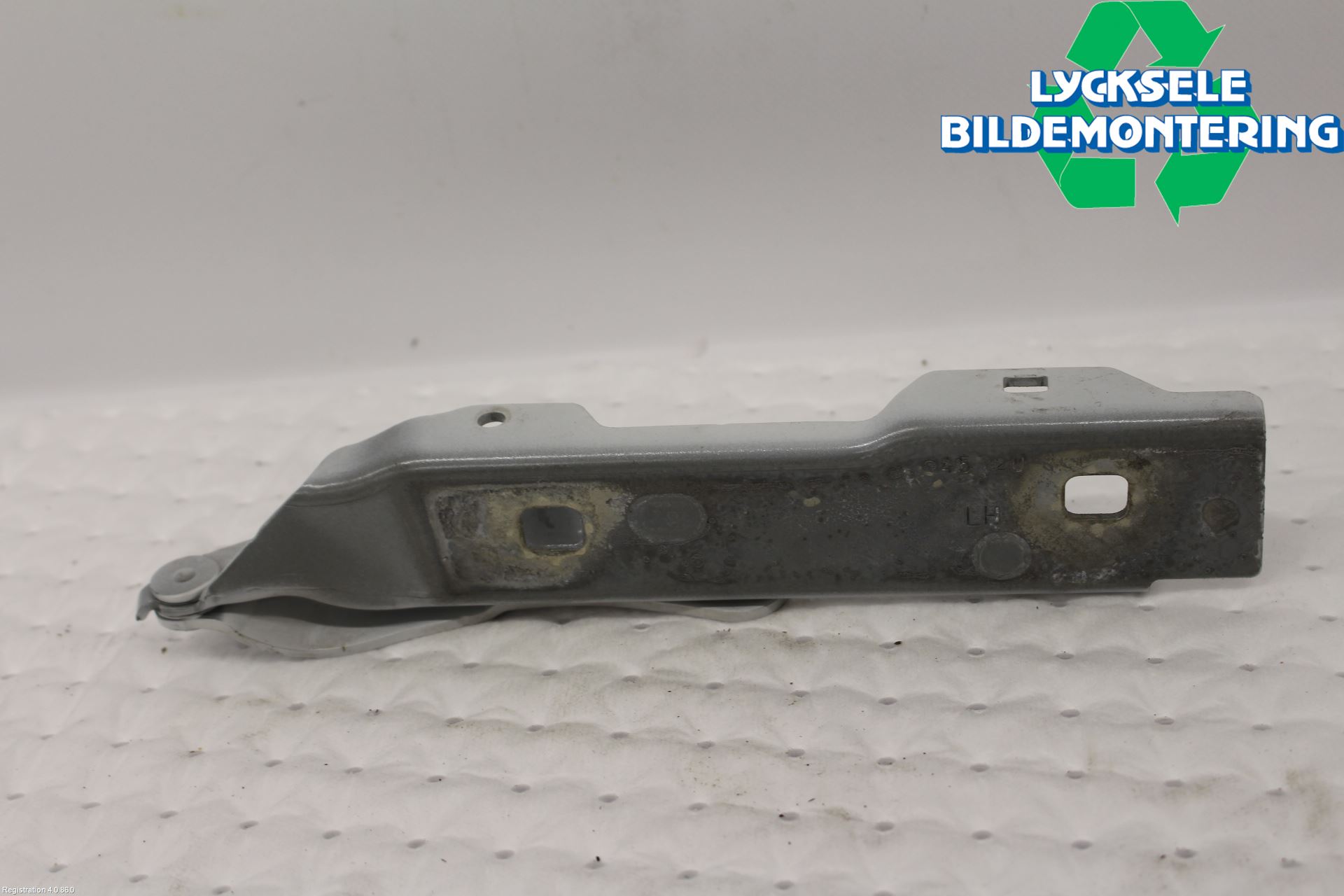 Audi A1 19- Huvgångjärn