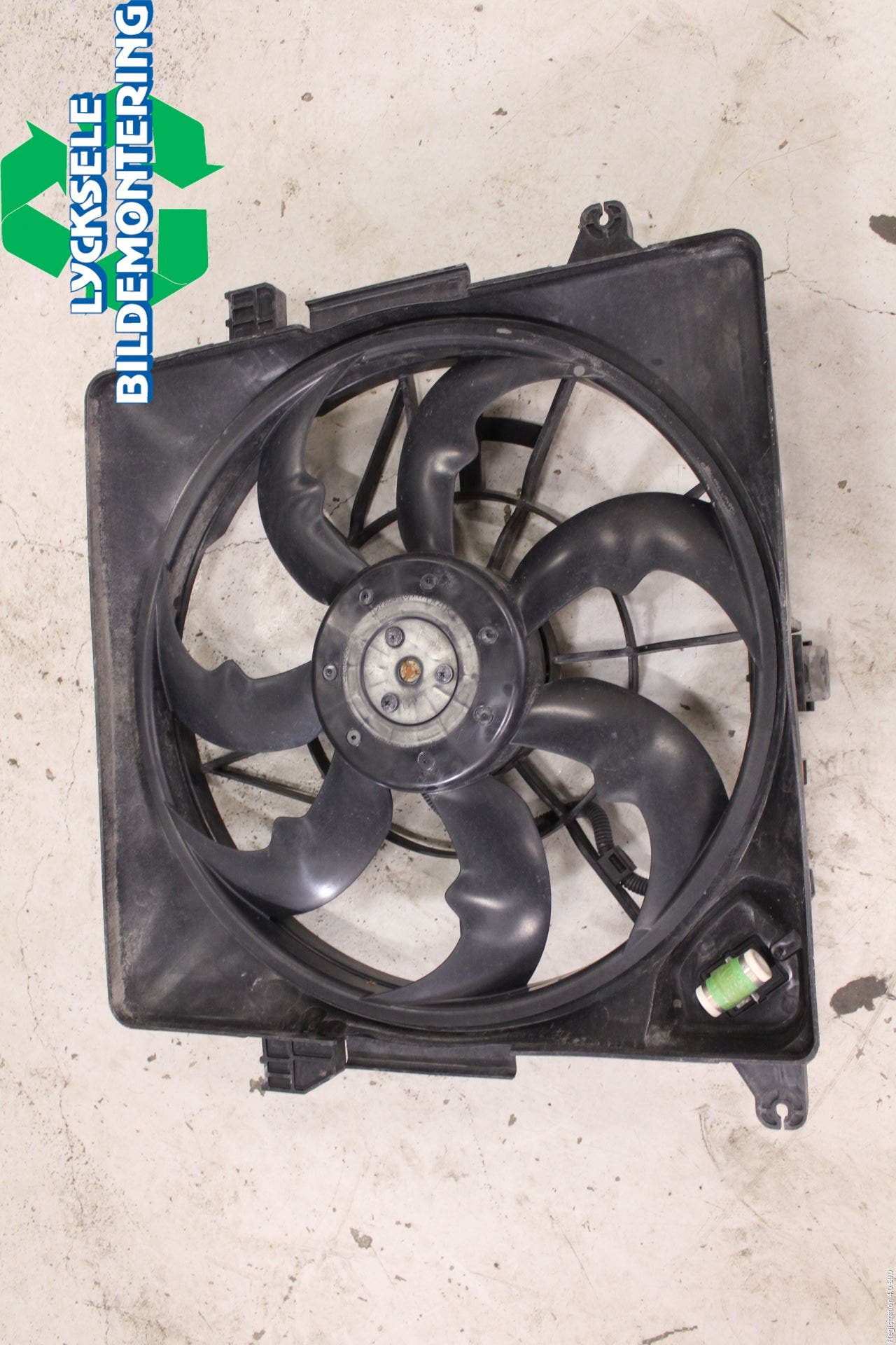 Hyundai i40 08-15 Kylfläkt El