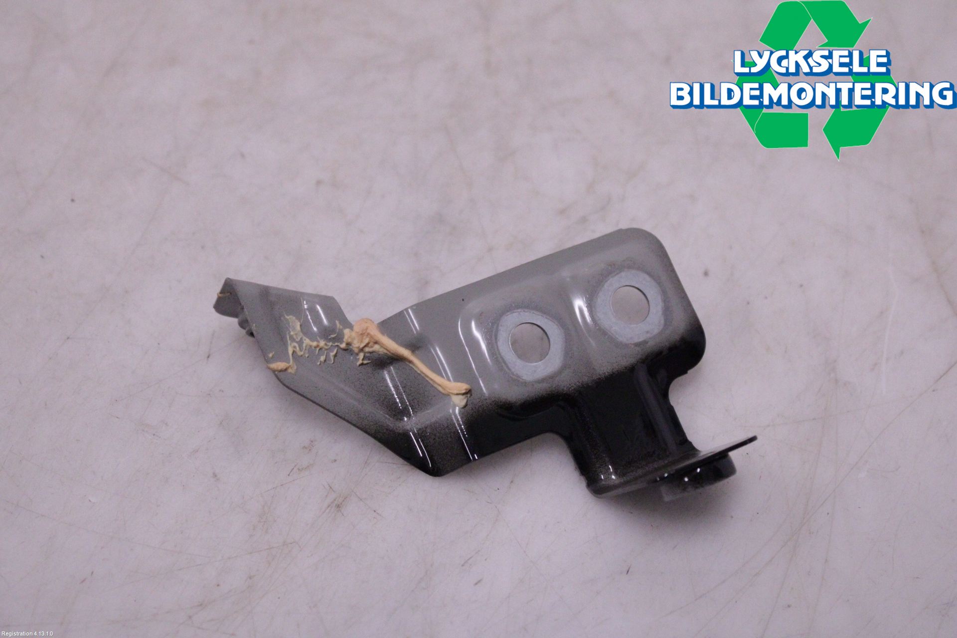 BMW 5 G30/G31/F90 17-23 Skärmfäste Fram Hö