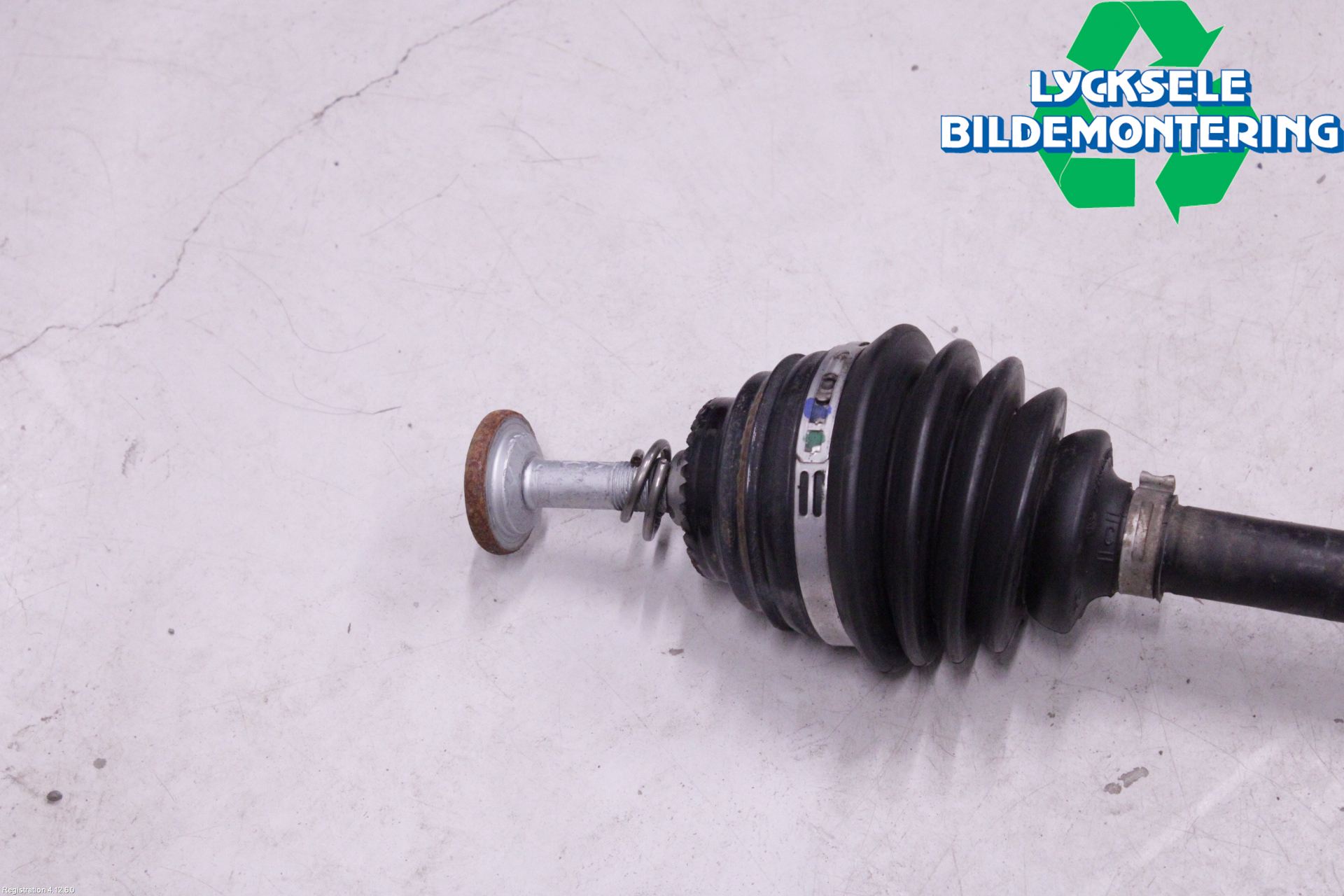 BMW 3 F30/F31/F80 12-19 Drivaxel Fram Vänster