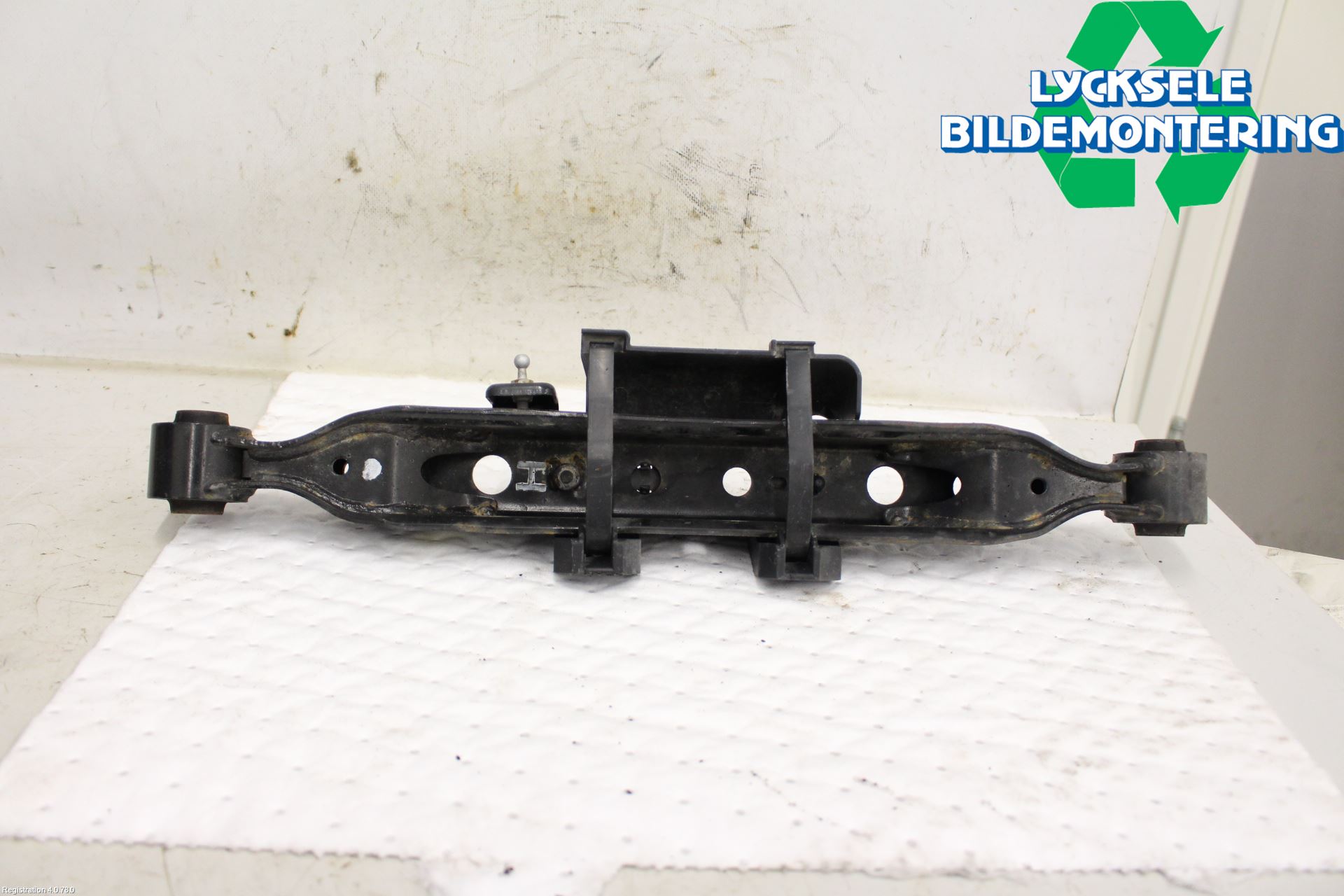 Nissan X-TRAIL 14-21 Bärarm Bak Höger