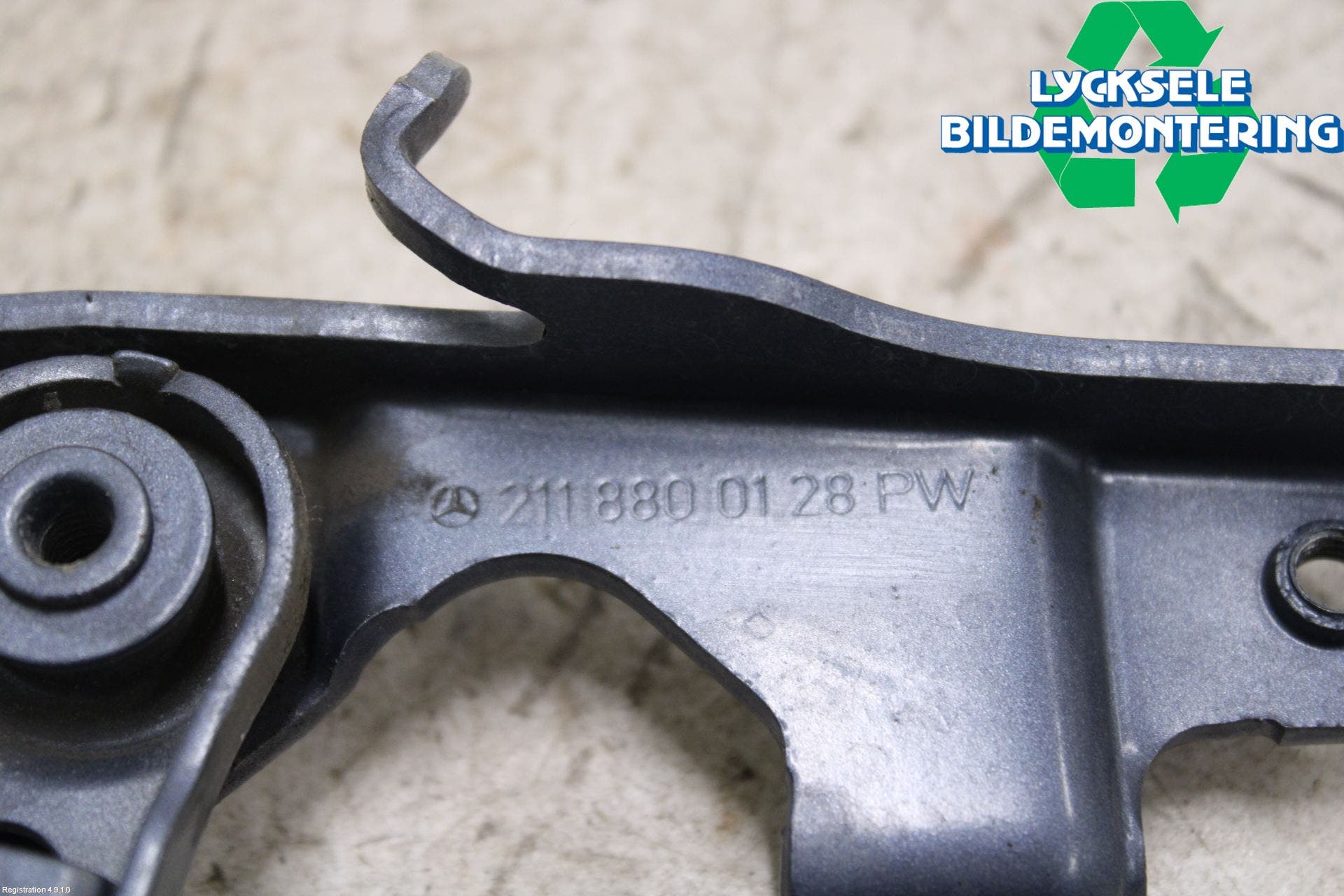 Mercedes-Benz MB E-KLASS (W211) 02-09 Huvgångjärn