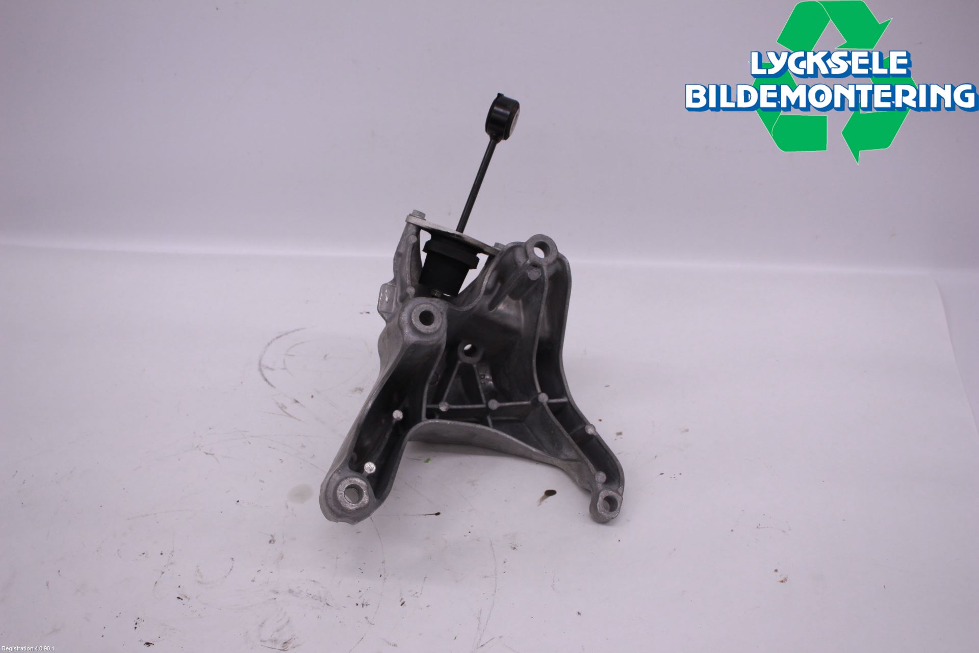 Audi A6 F2/C8 19- Motorfäste