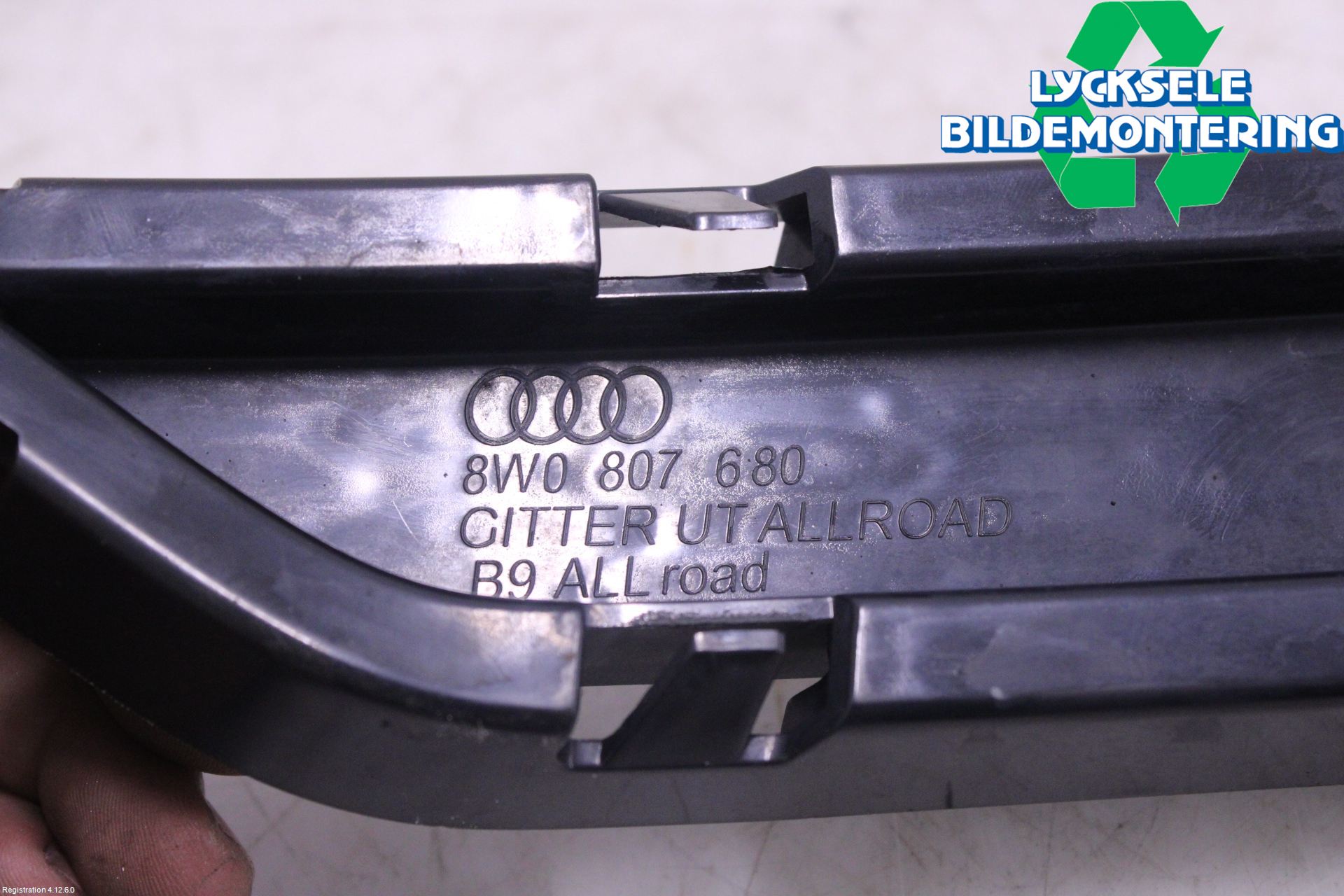 Audi A4 ALLROAD 17- Grilldel Höger