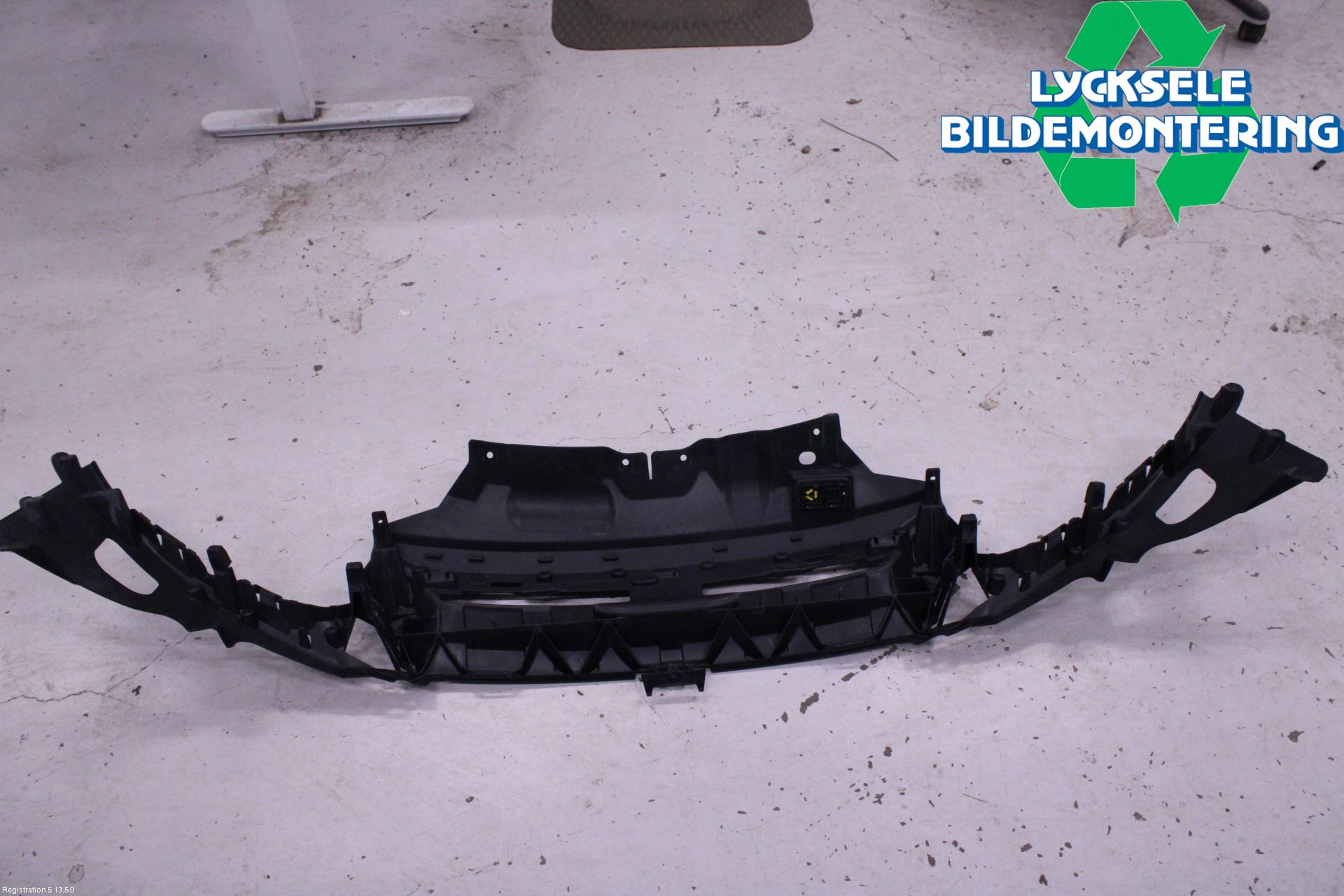 Ford FOCUS 11-14 Stötfångardel Fram Mitt