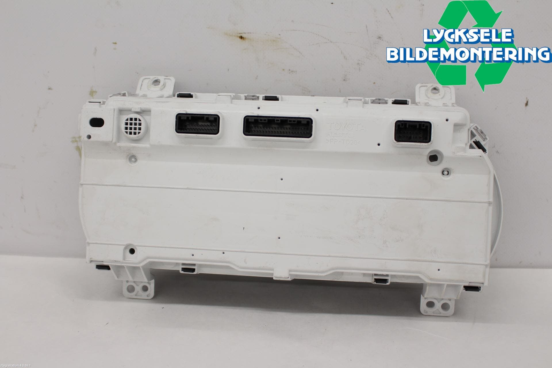 Toyota HILUX 16- Instrument Komb