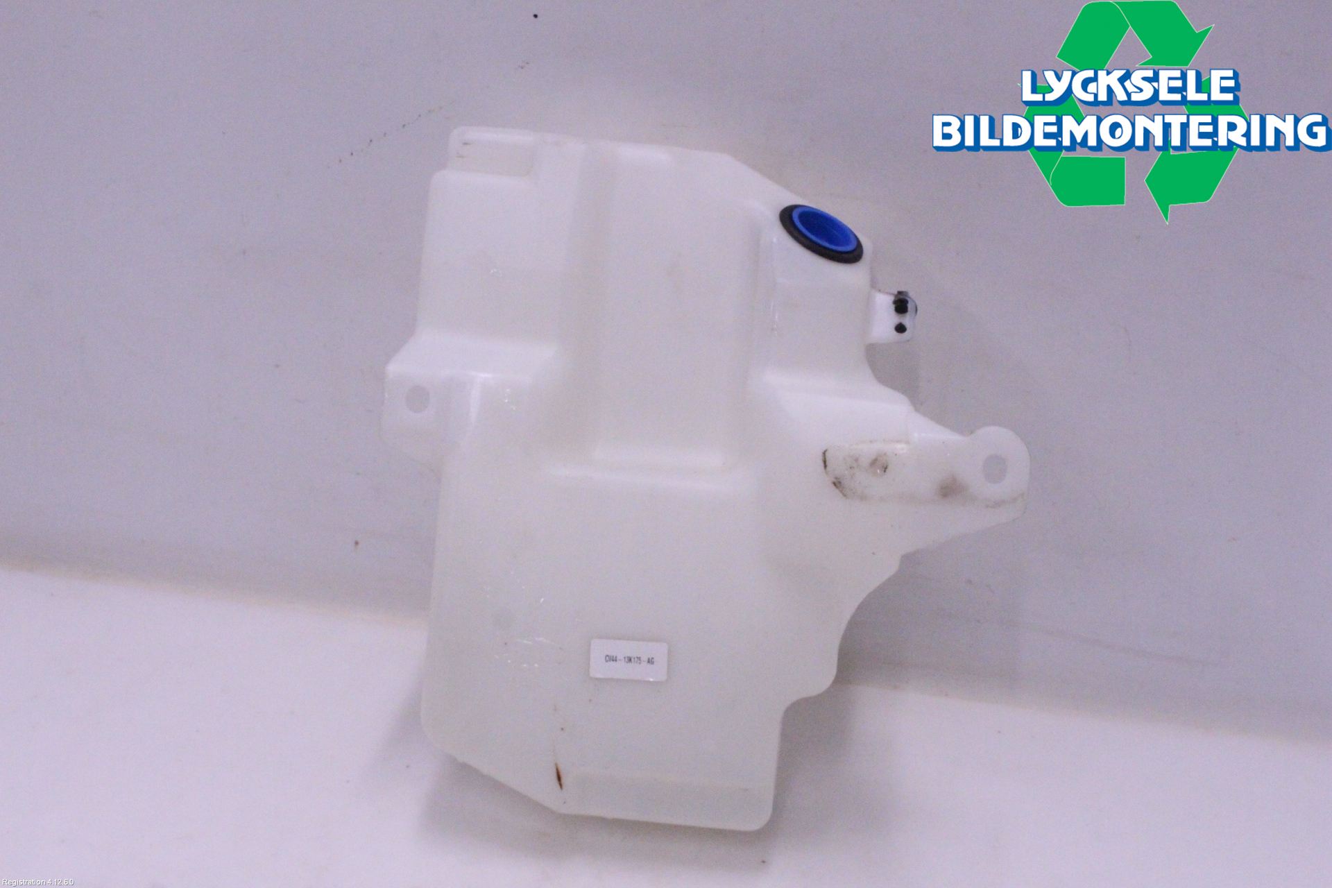 Ford KUGA 17-19 Spolartank Vindruta-Strål