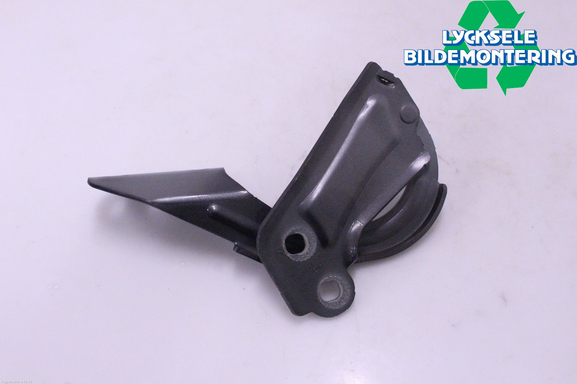 Ford KUGA 17-19 Huvgångjärn