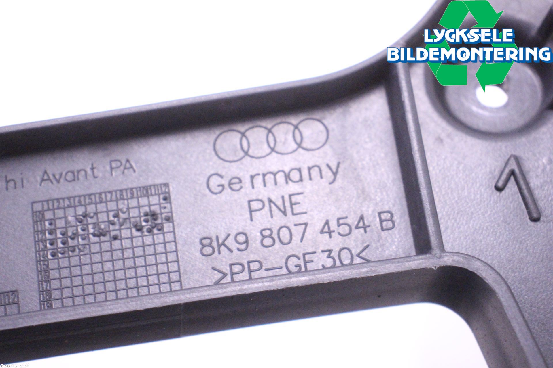 Audi A4 12-15 Stötfångarfäste Bak Hö