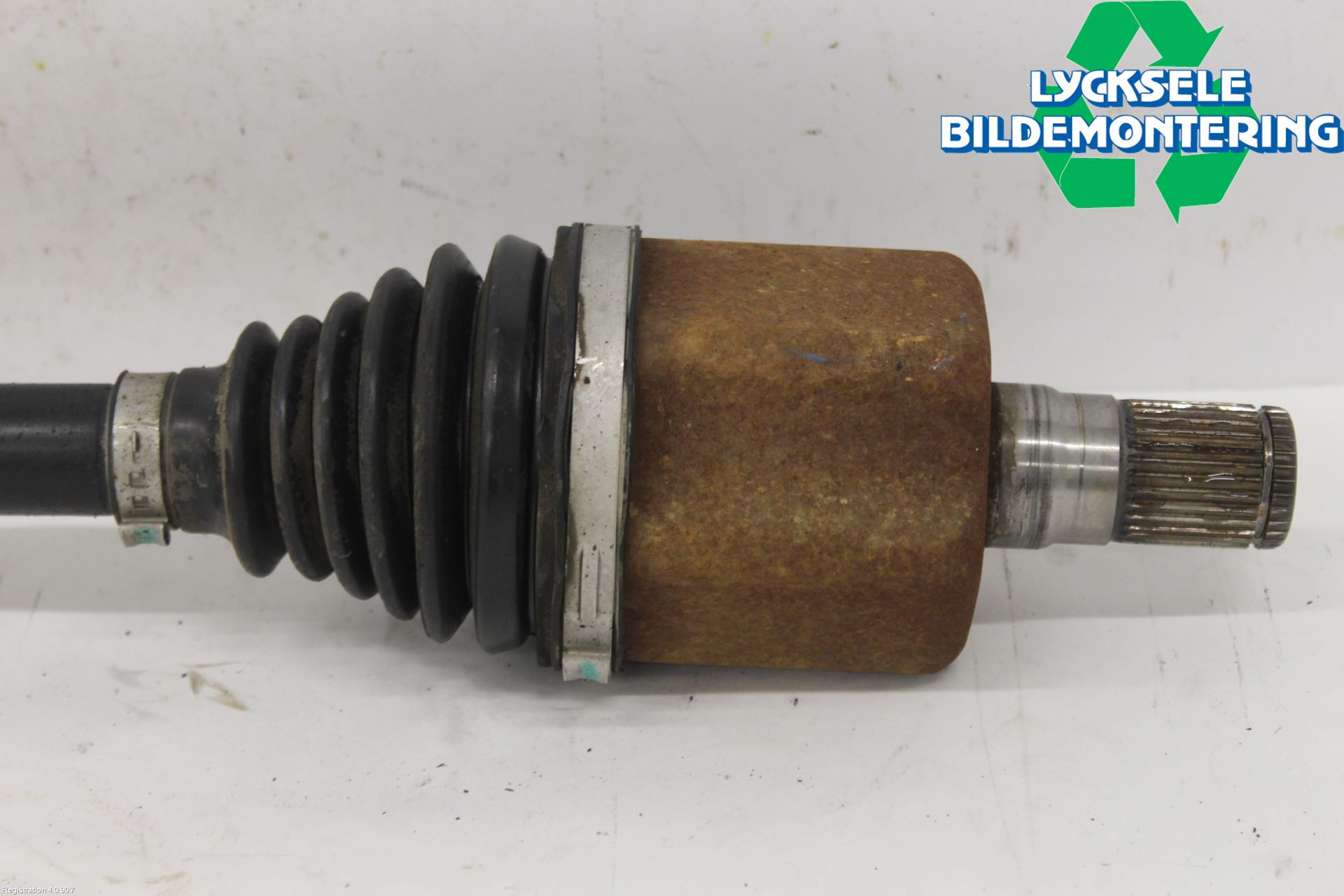 Volvo V70 14-16 Drivaxel Fram Vänster