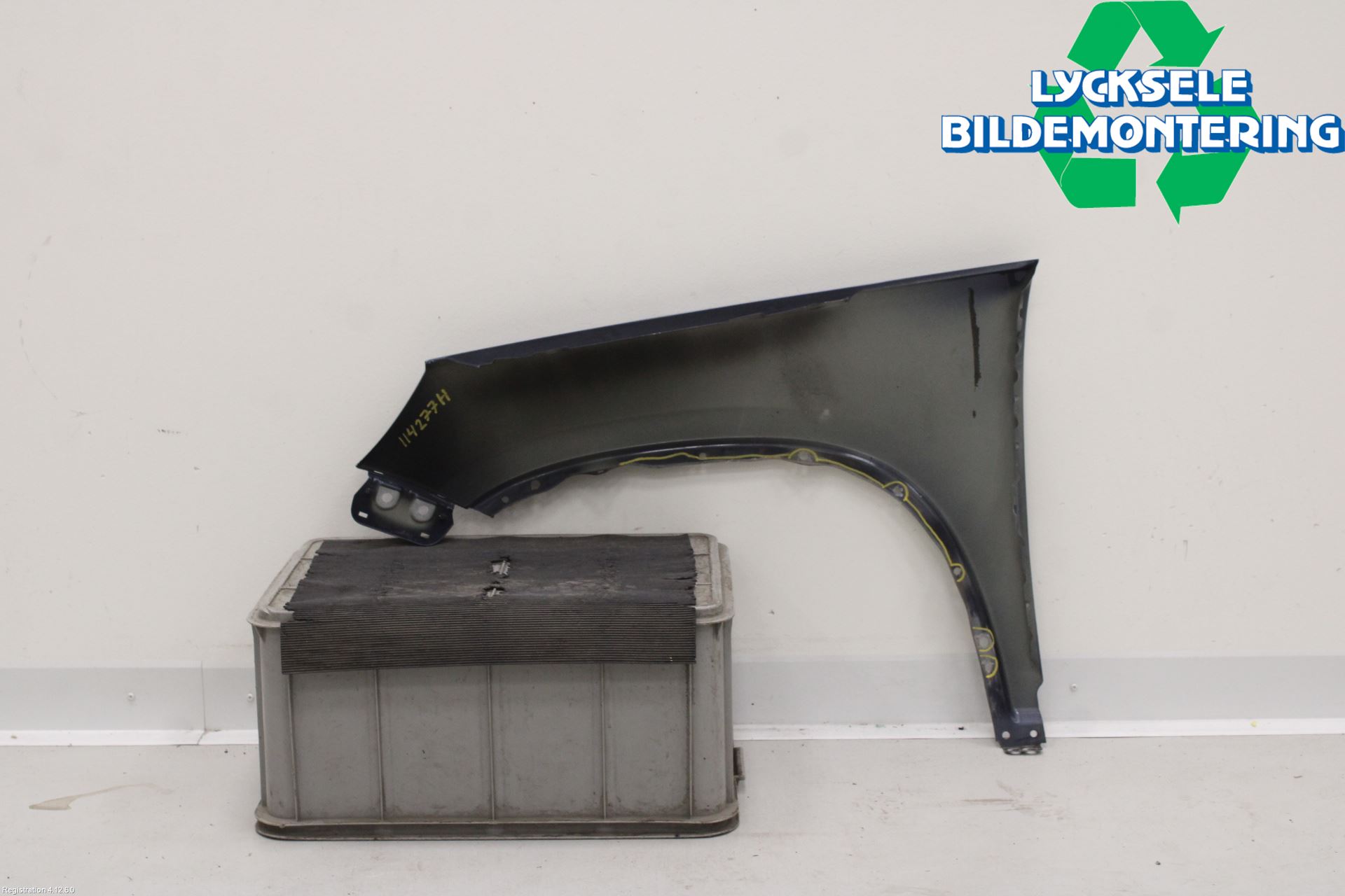 Volkswagen VW TIGUAN 07-16 Skärm Fram Höger