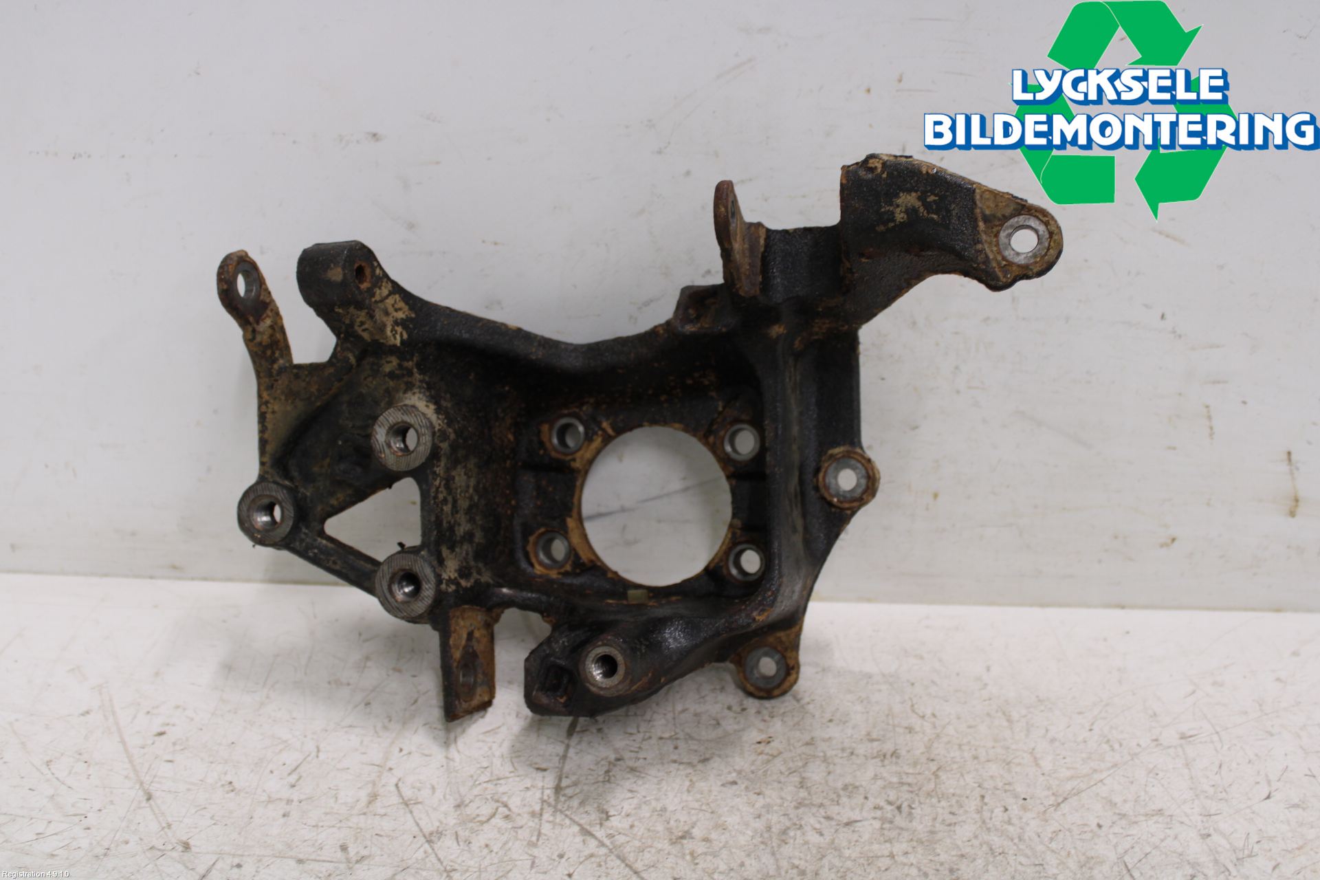 Ford KUGA 13-16 Hjullagerhus-Spindel Vä B