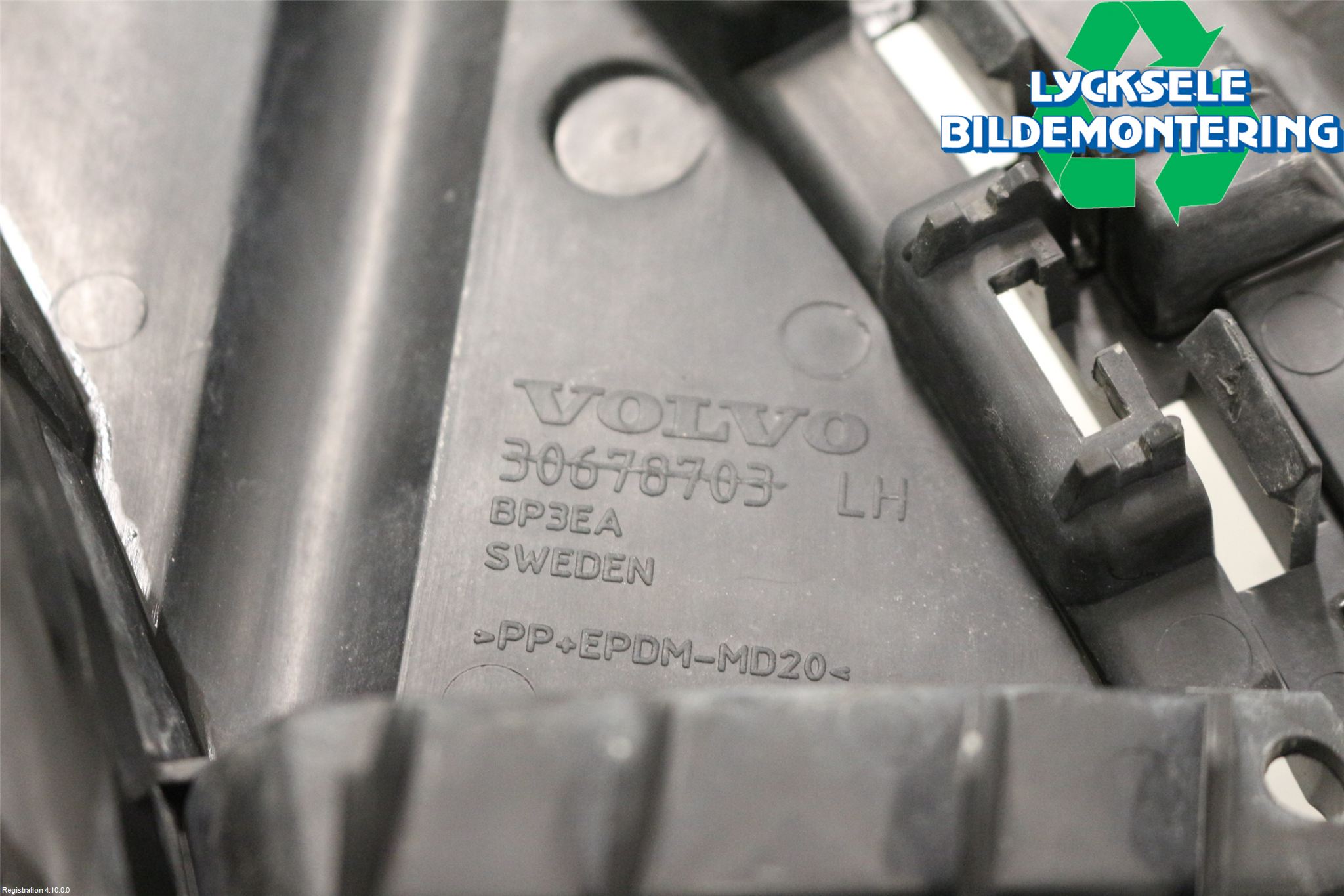 Volvo XC70 08-13 Stötfångarfäste Bak Vä