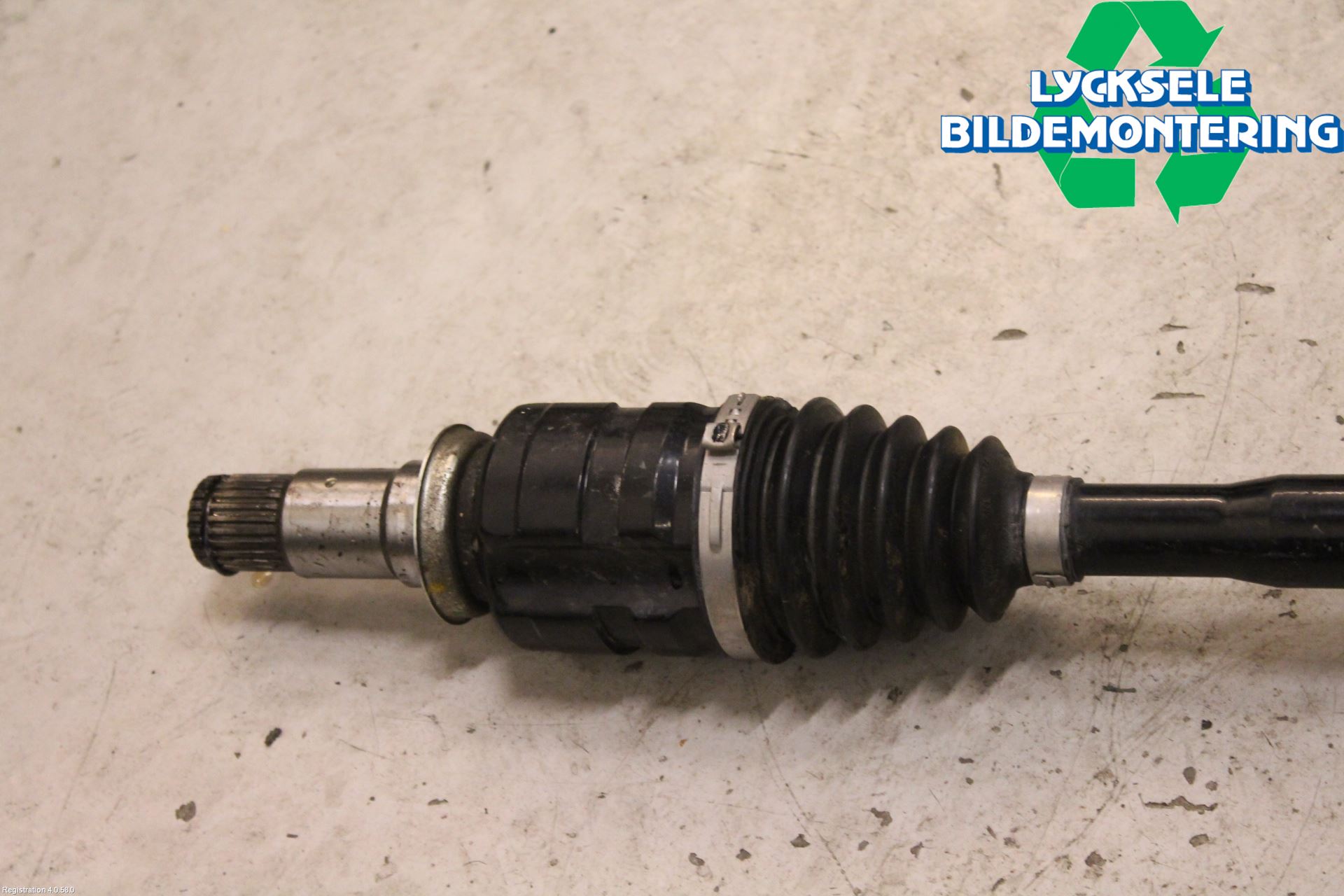 Toyota C-HR 16-23 Drivaxel Fram Höger